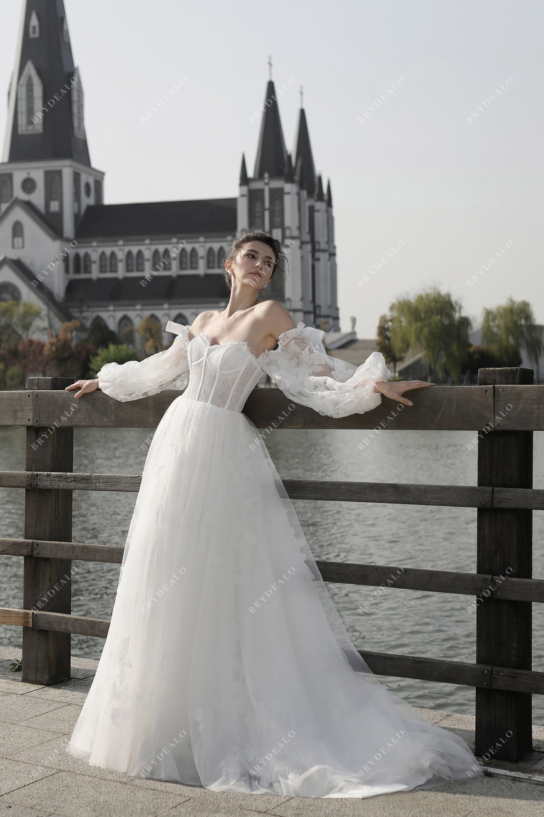 sweetheart neck bell sleeve tulle wedding dress