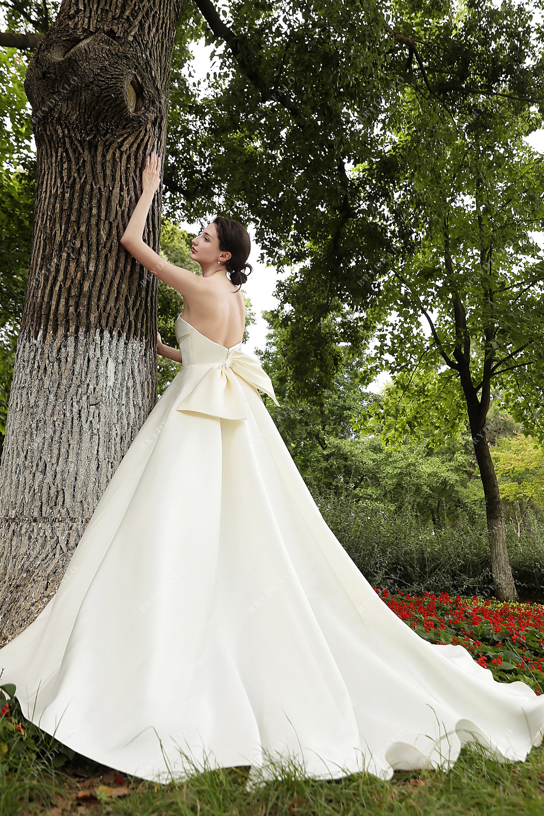 open back bowknot long train wedding dress
