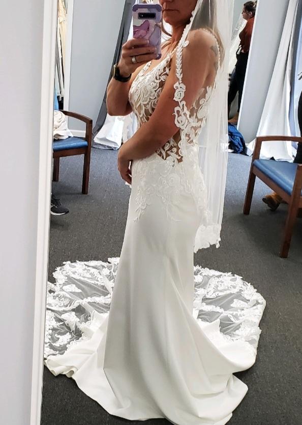 finger-tip length veil