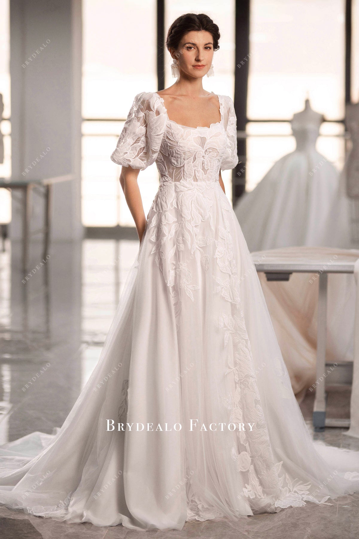 Vintage Large Flower Lace Wedding Dress Vintage Large Flower Lace Wedding Dress