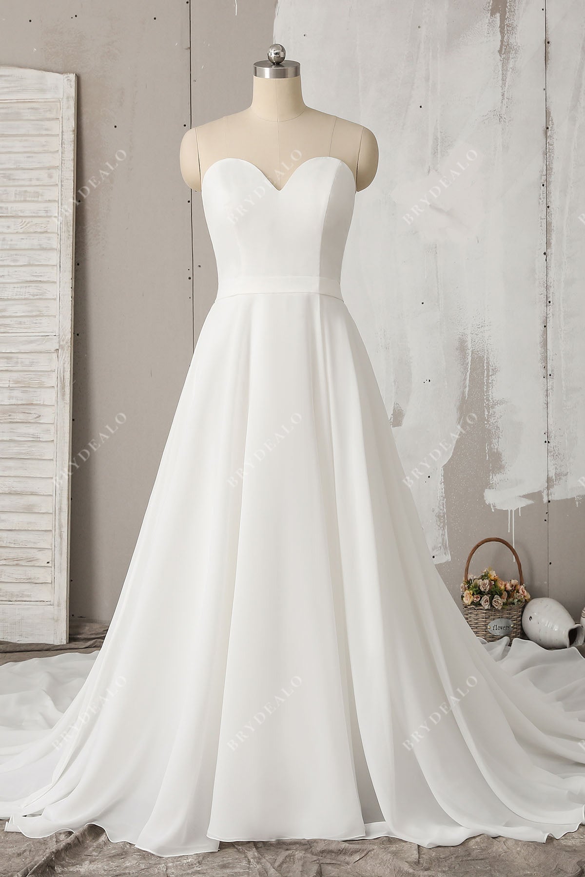 Sweetheart Strapless Chiffon Long Train Wedding Dress
