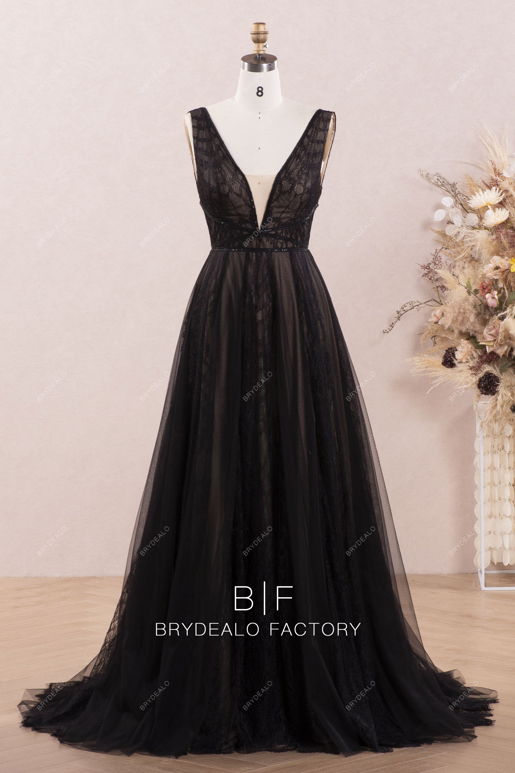 Classic Black Plunging Neck Sleeveless Tulle Wedding Dress