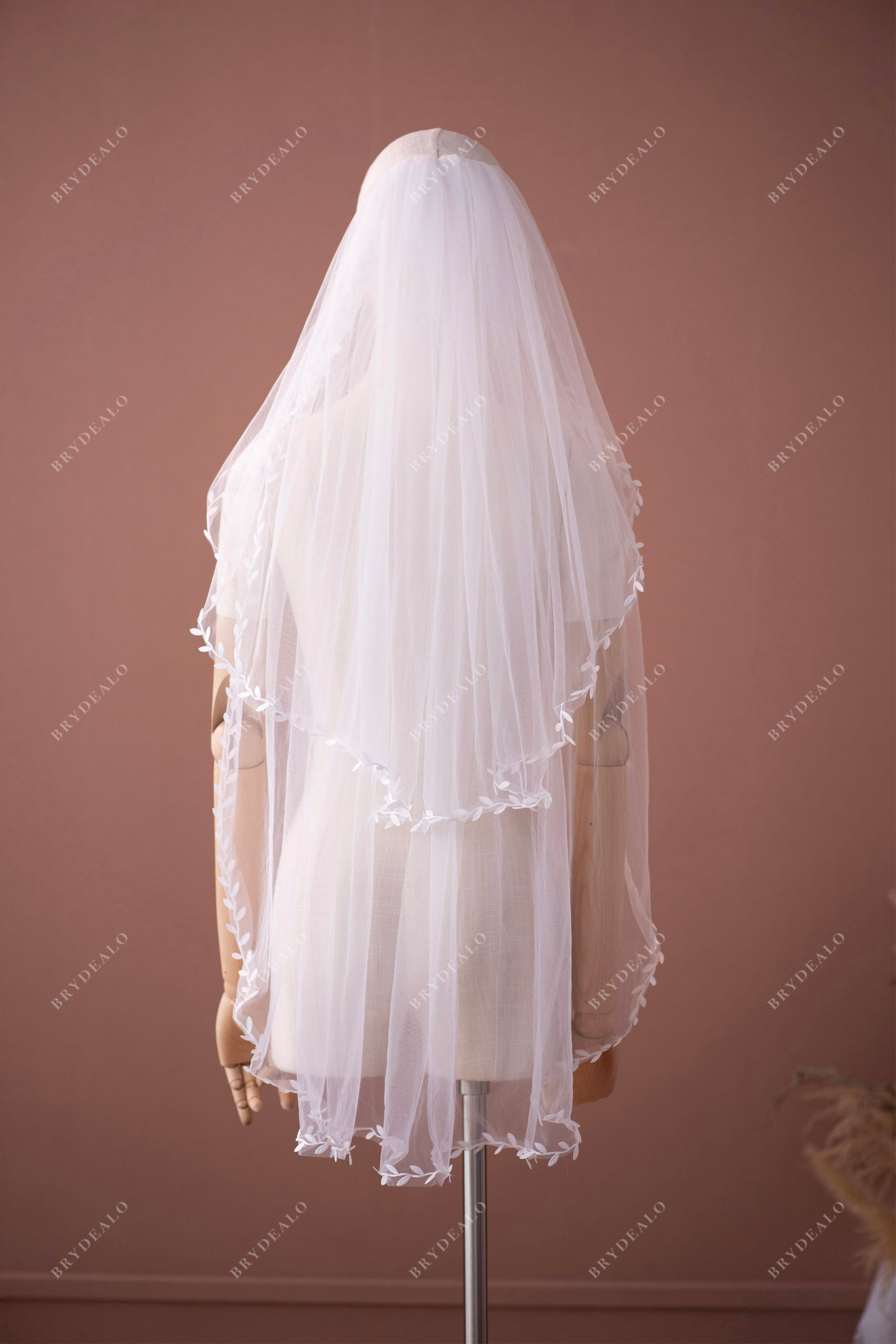 leaf lace trim hip length bridal veil