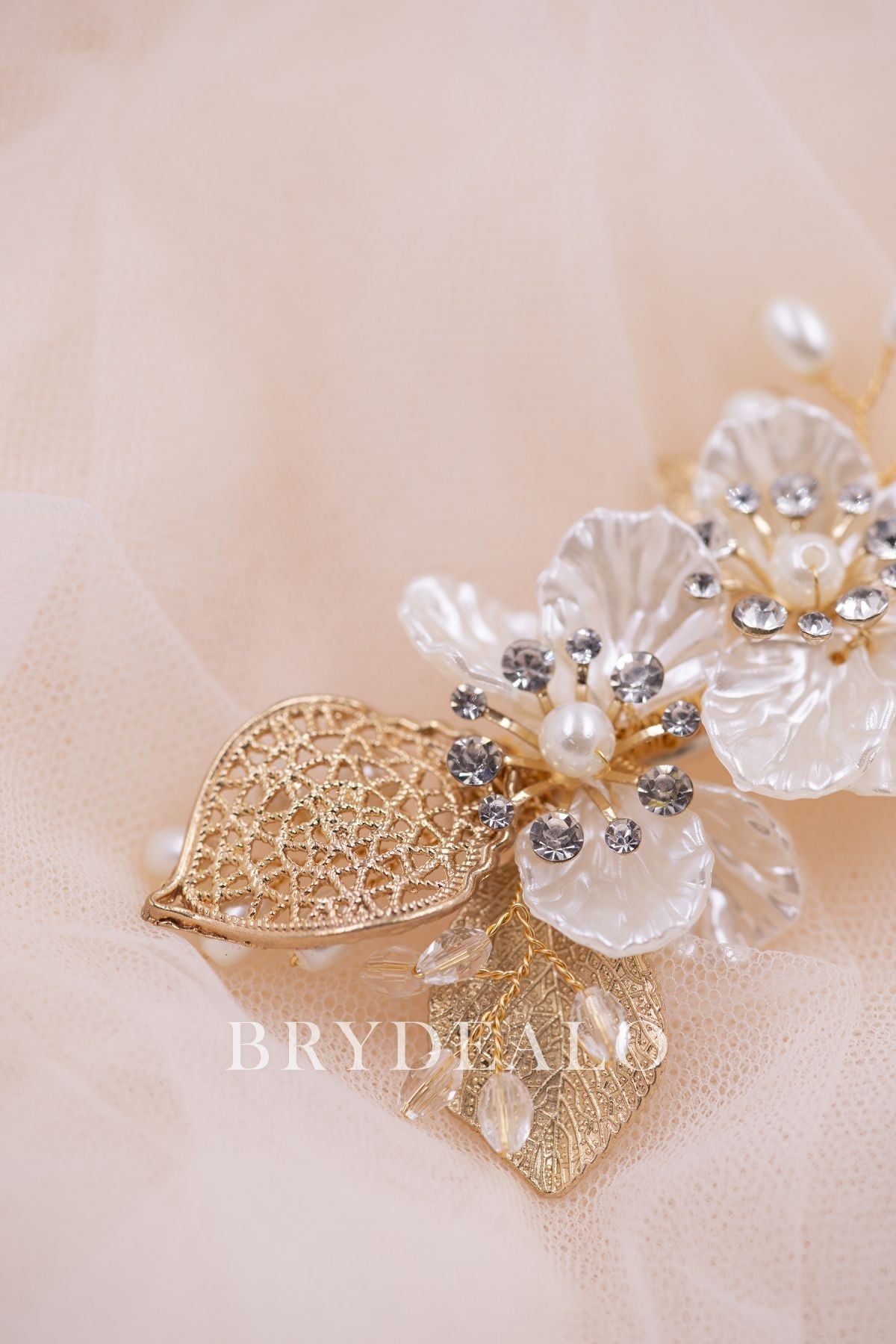 Stylish Pearls Flower Leaf Bridal Hair Clip