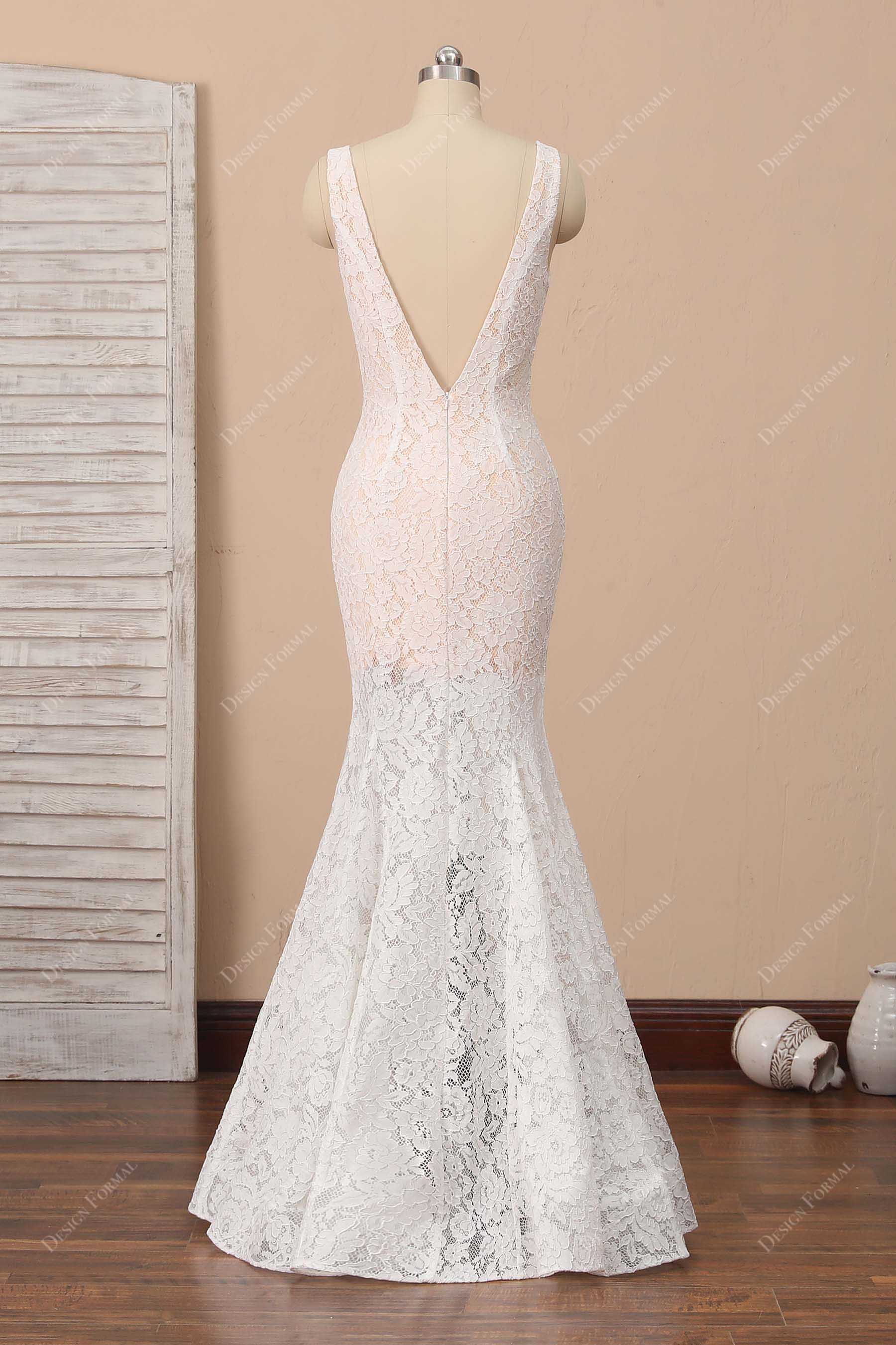 plunging V-back sleeveless mermaid prom dress