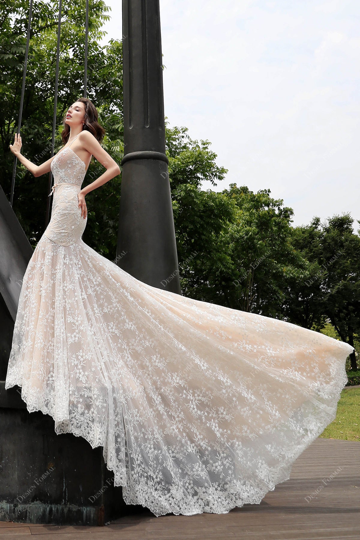 http://brydealo.com/cdn/shop/products/sleeveless-mermaid-wedding-dress.jpg?v=1683502171&width=1200