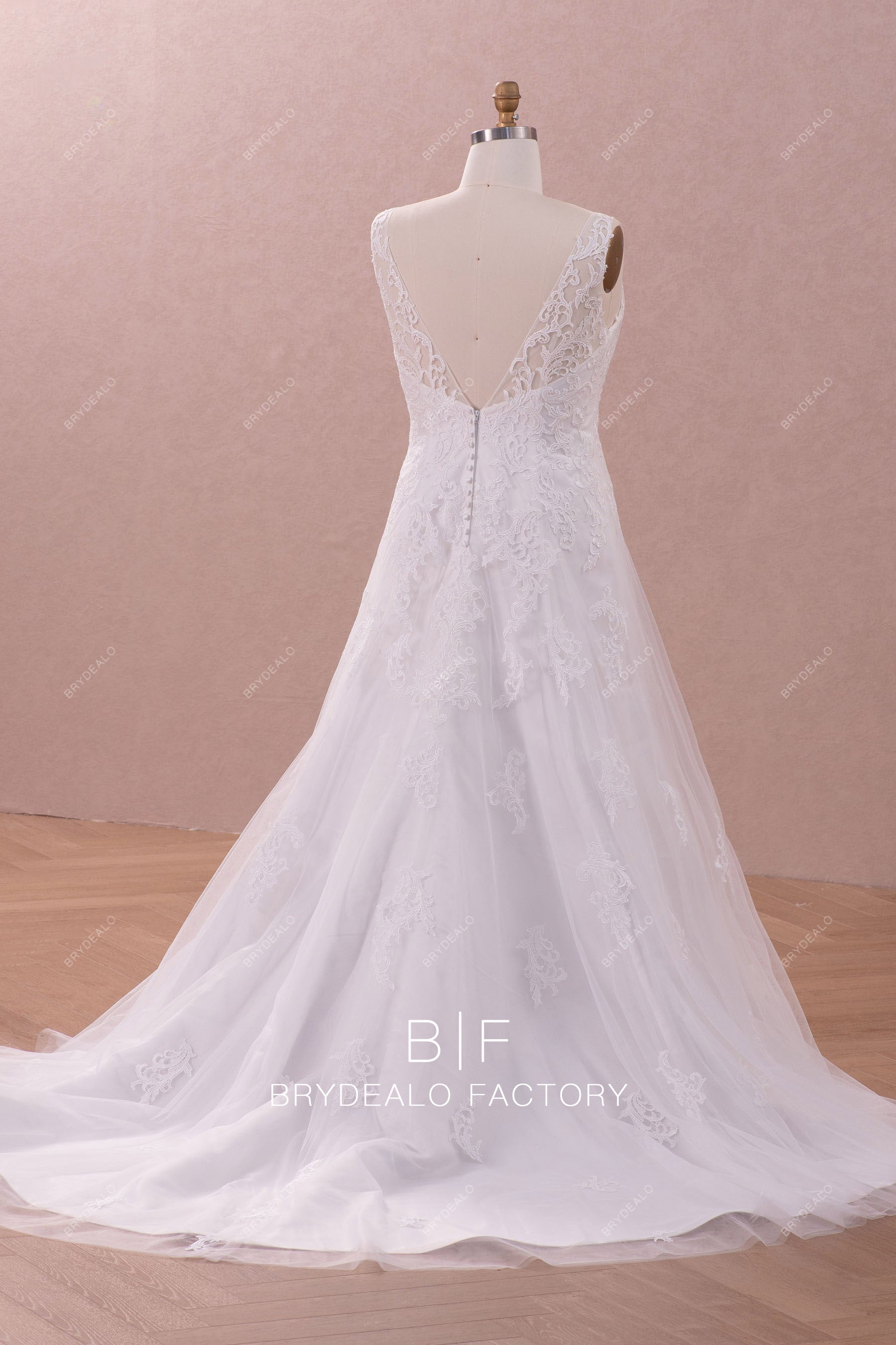 v-cut back court train elegant wedding dress