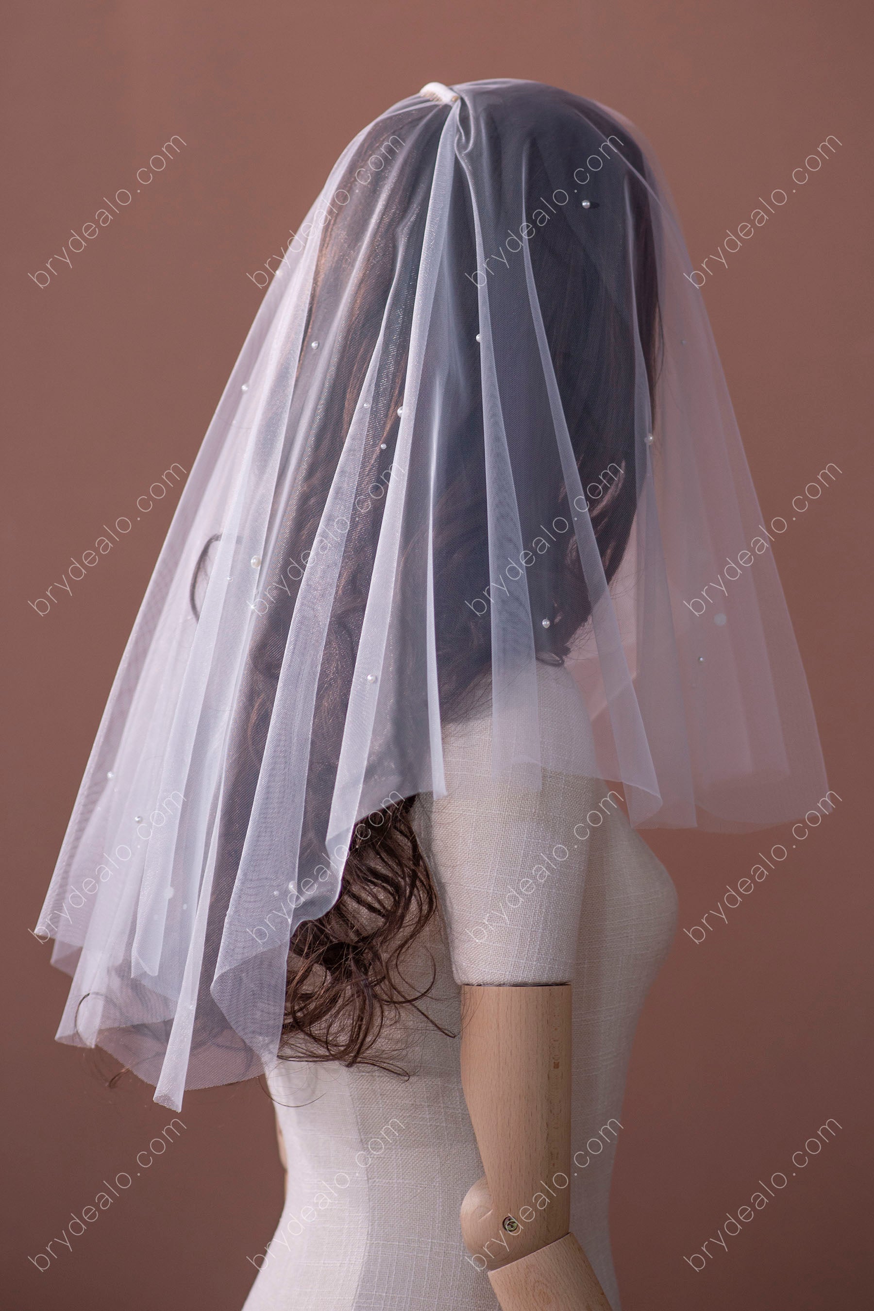 Pretty Refined Pearls Bridal Veil