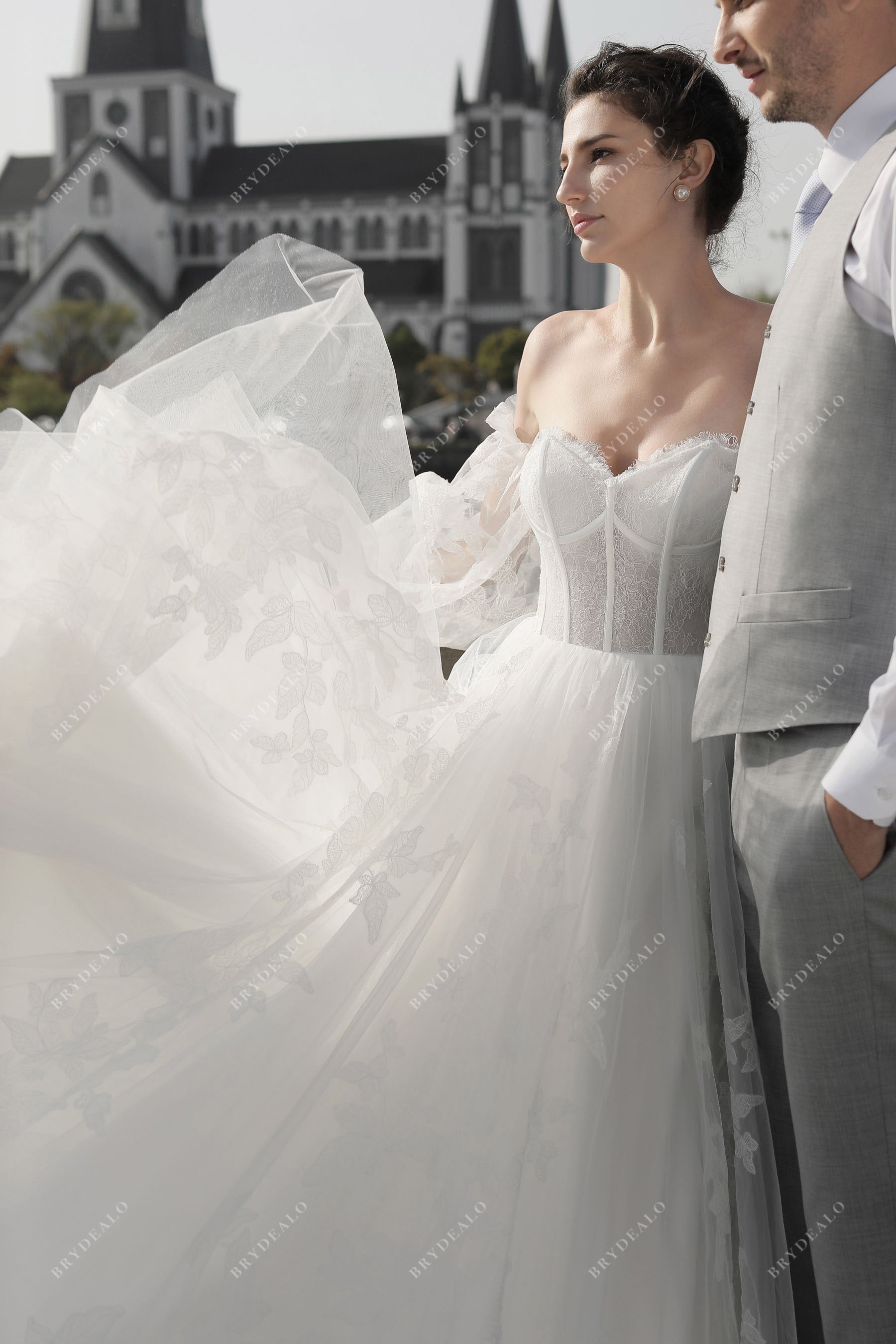 sweetheart neck tulle wedding dress