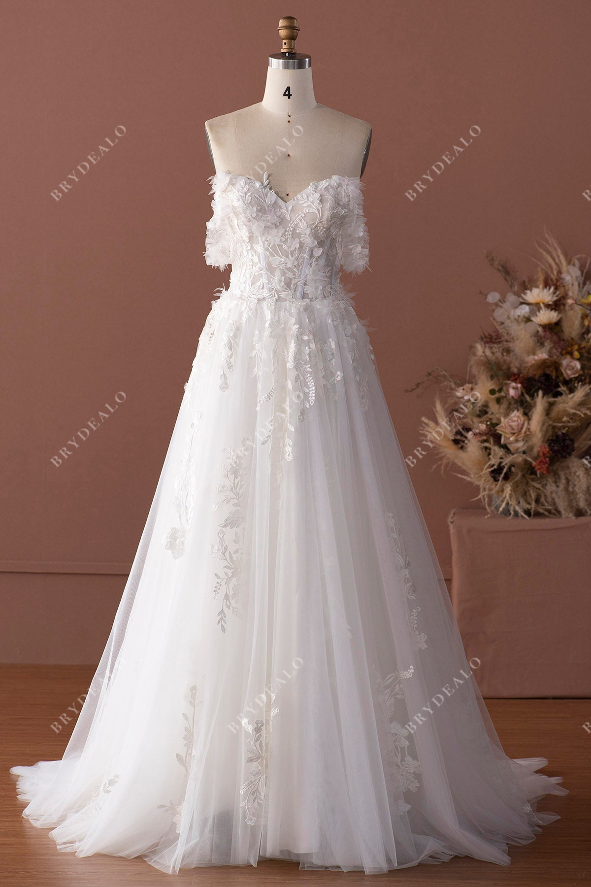 sweetheart neck lace applique wedding dress