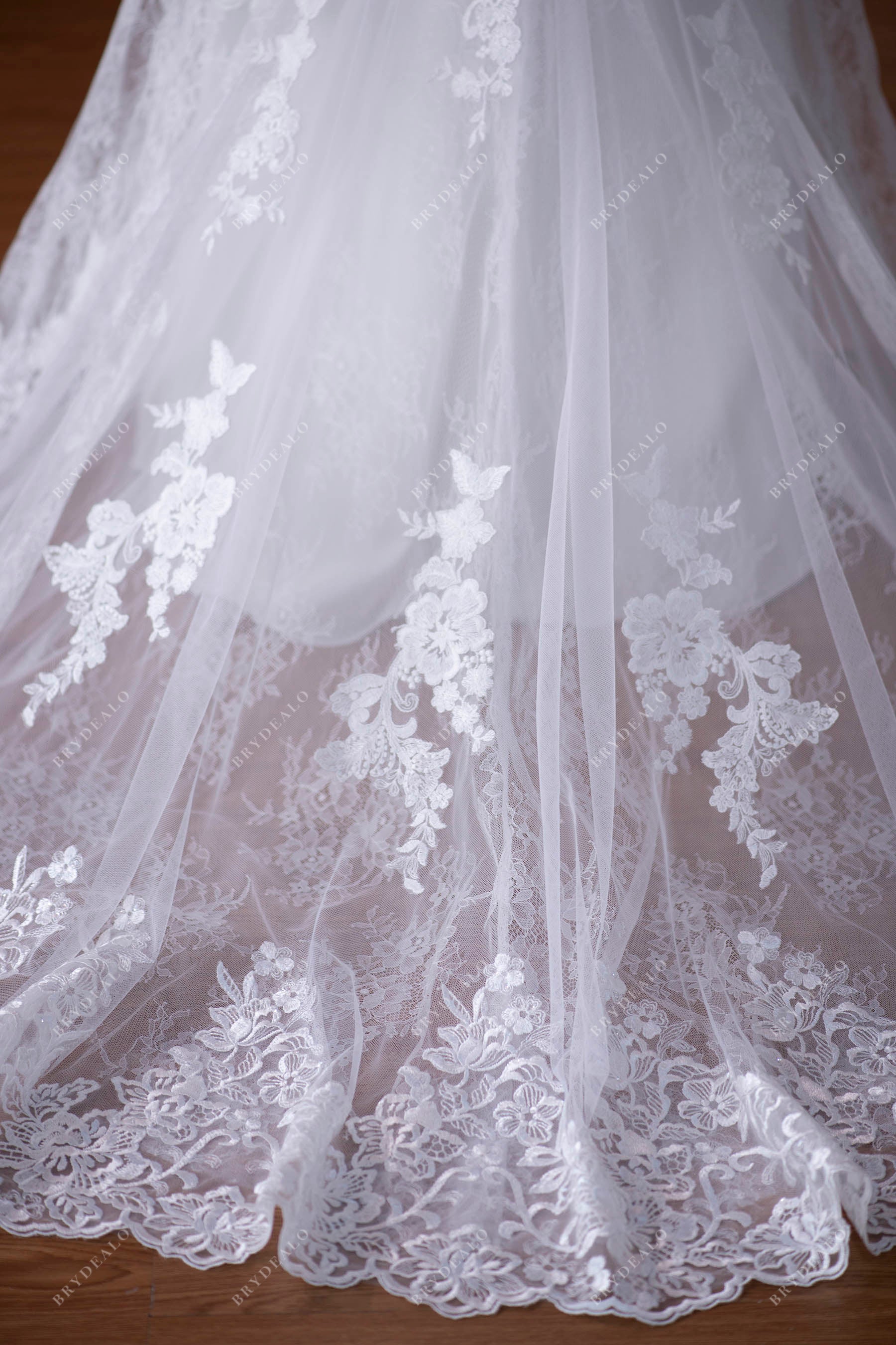 lace applique tulle wedding dress