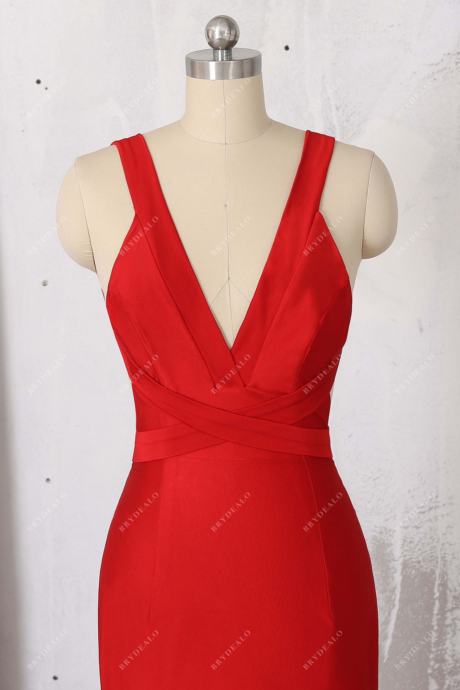 sleeveless plunging neck formal dress