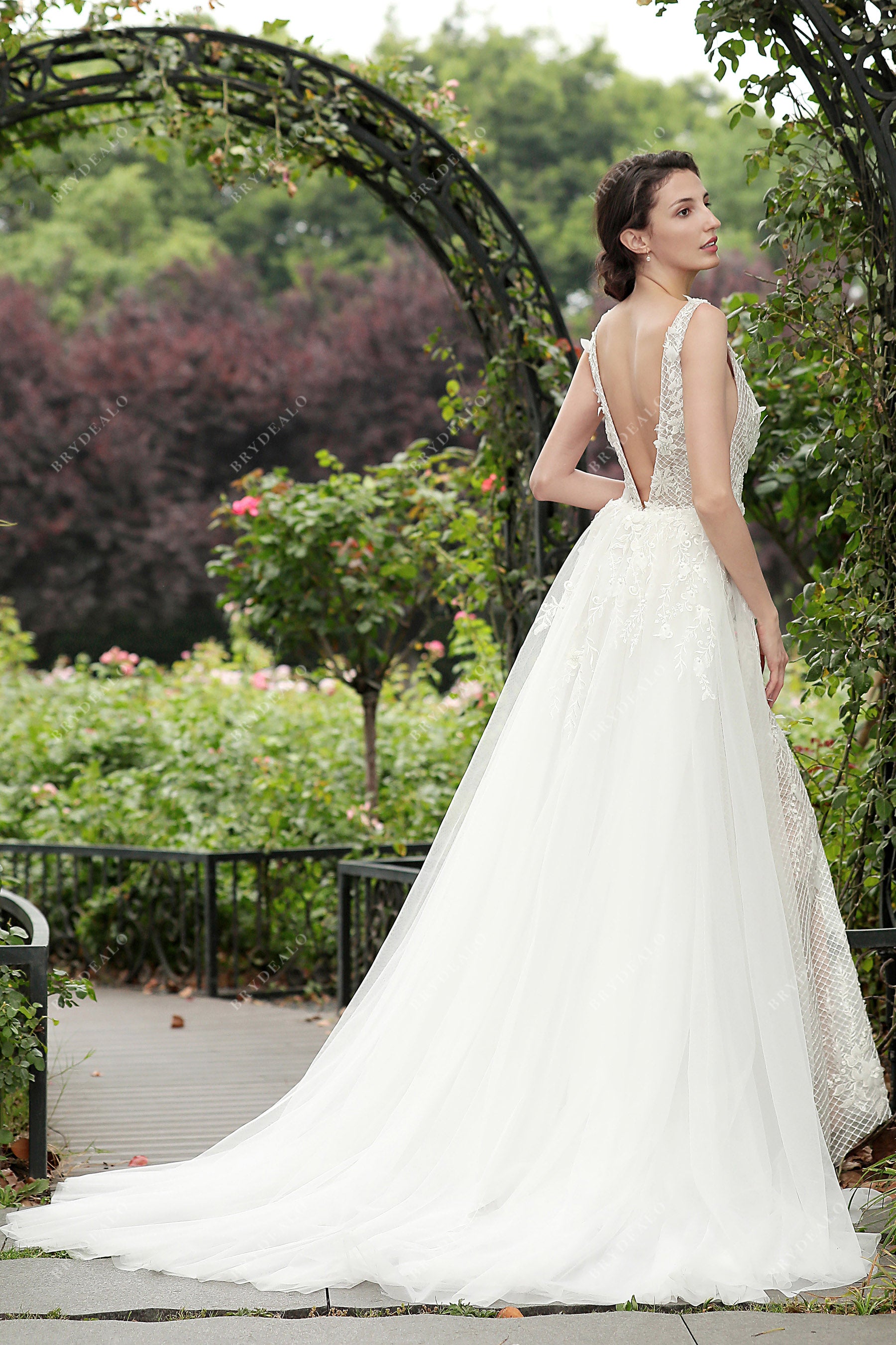 open v-back detachable skirt wedding dress