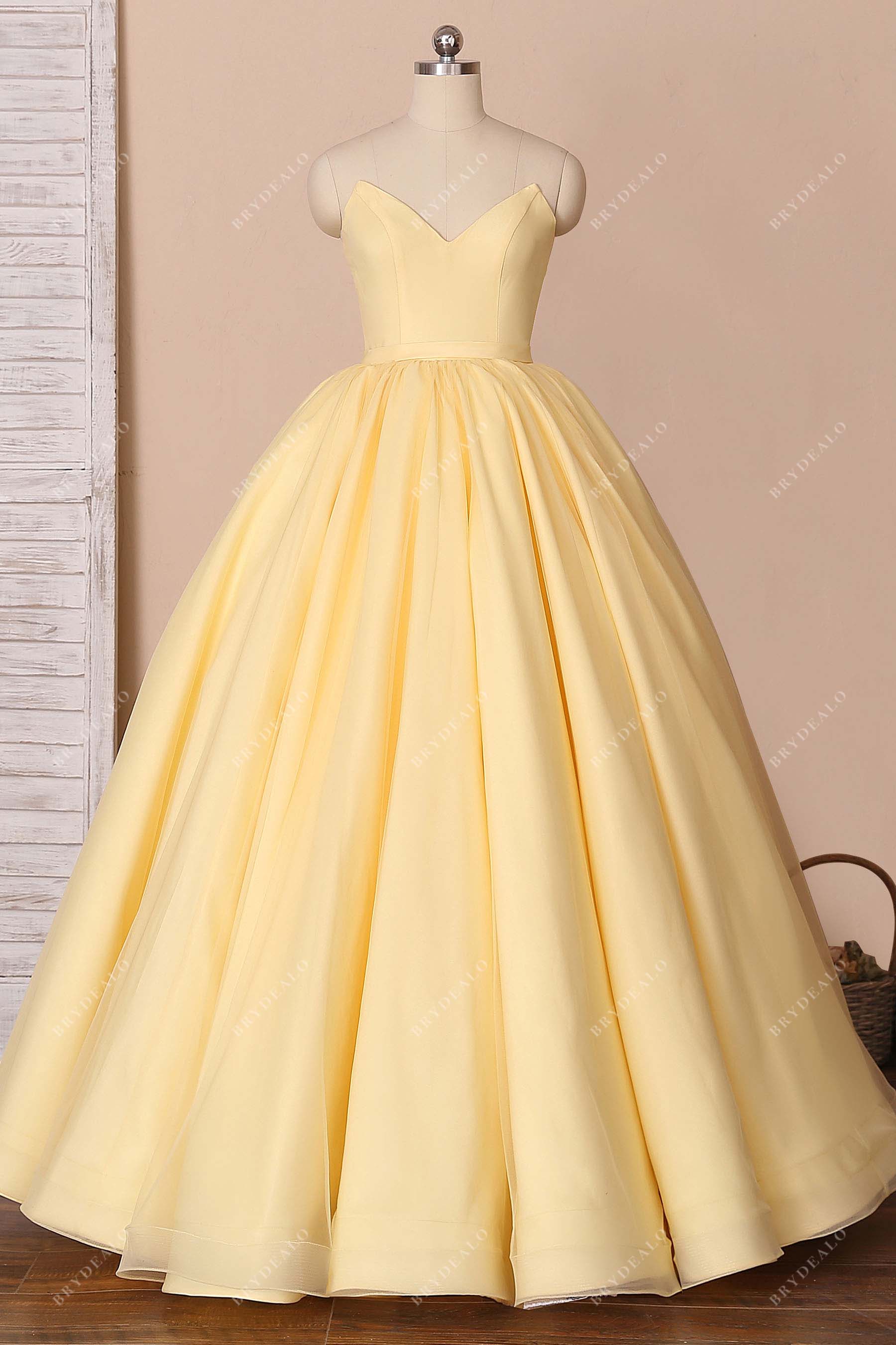 Yellow V-neck Strapless Quinceañera Dress