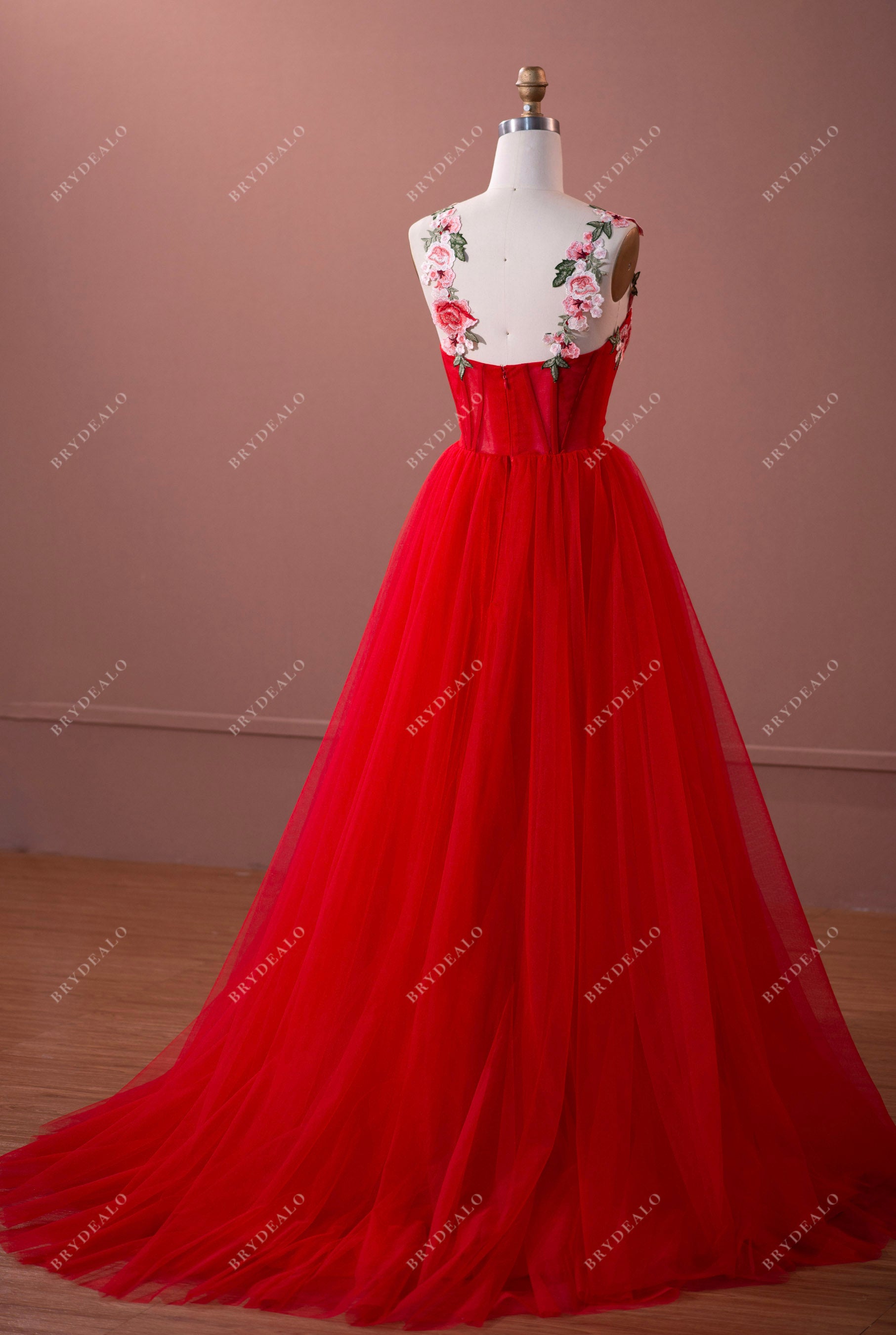 sleeveless tulle long train formal dress