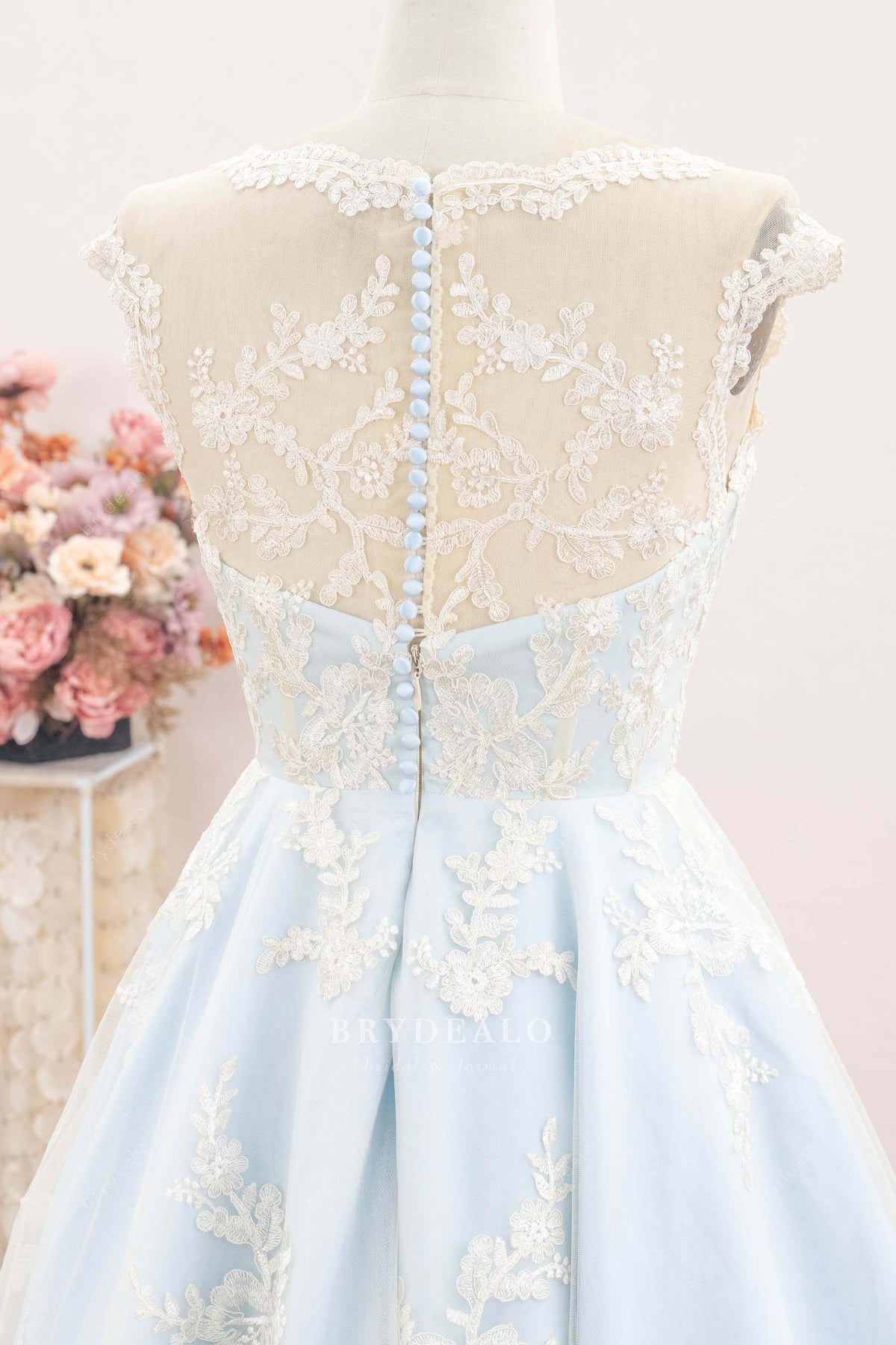 lace illusion buttoned bridal dress 