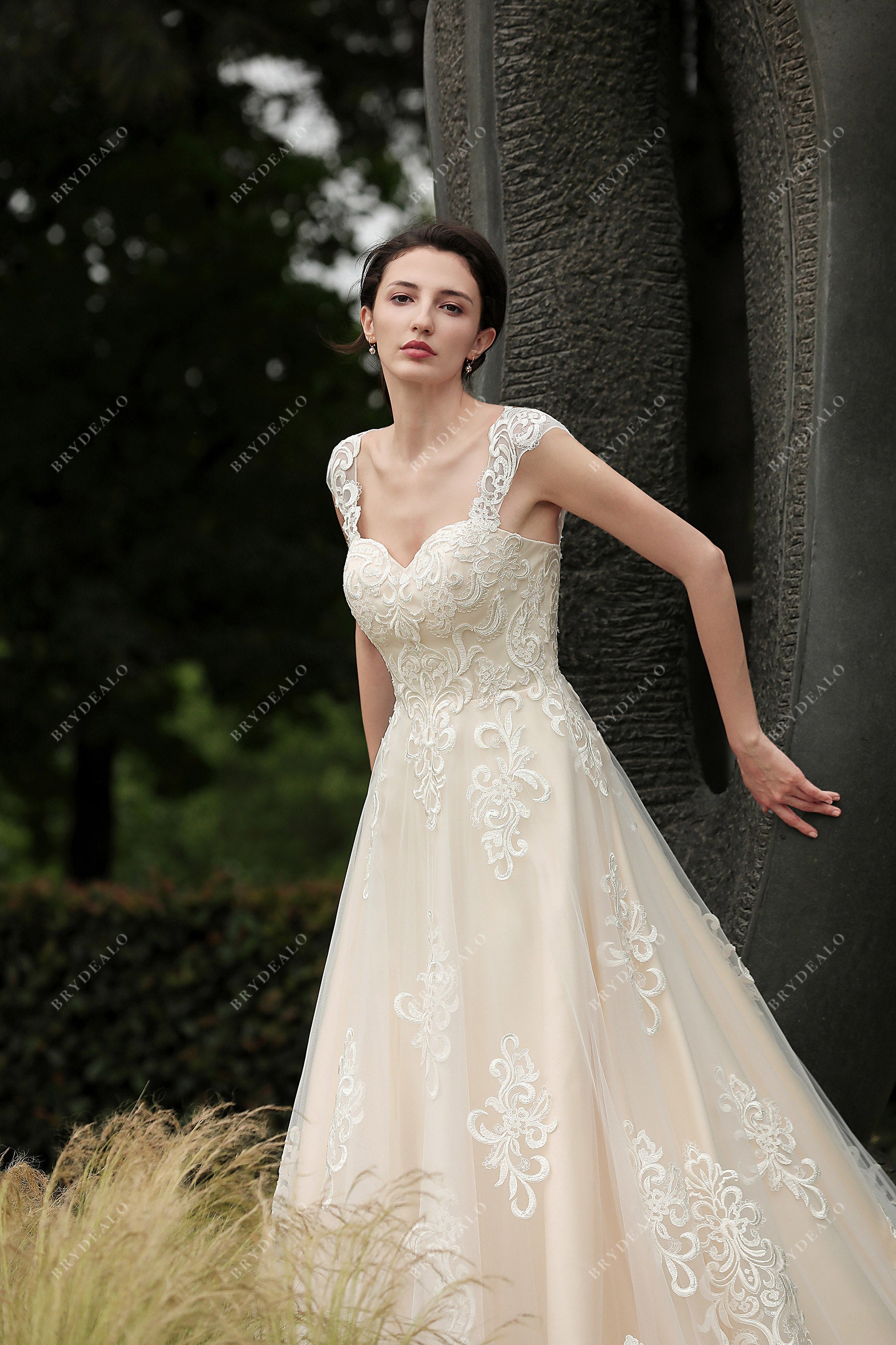 sweetheart neck lace tulle bridal dress