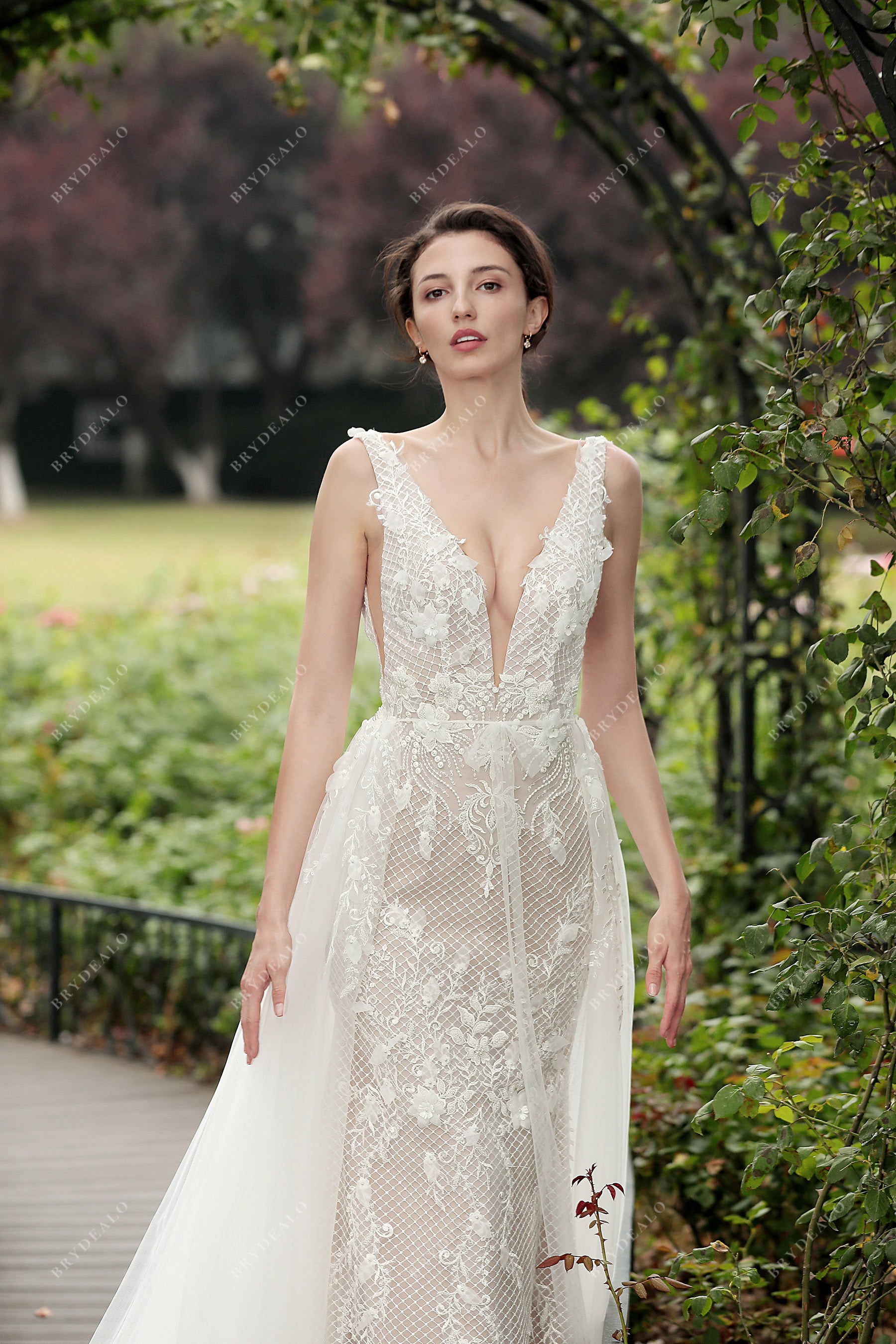 sleeveless beaded lace mermaid bridal dress
