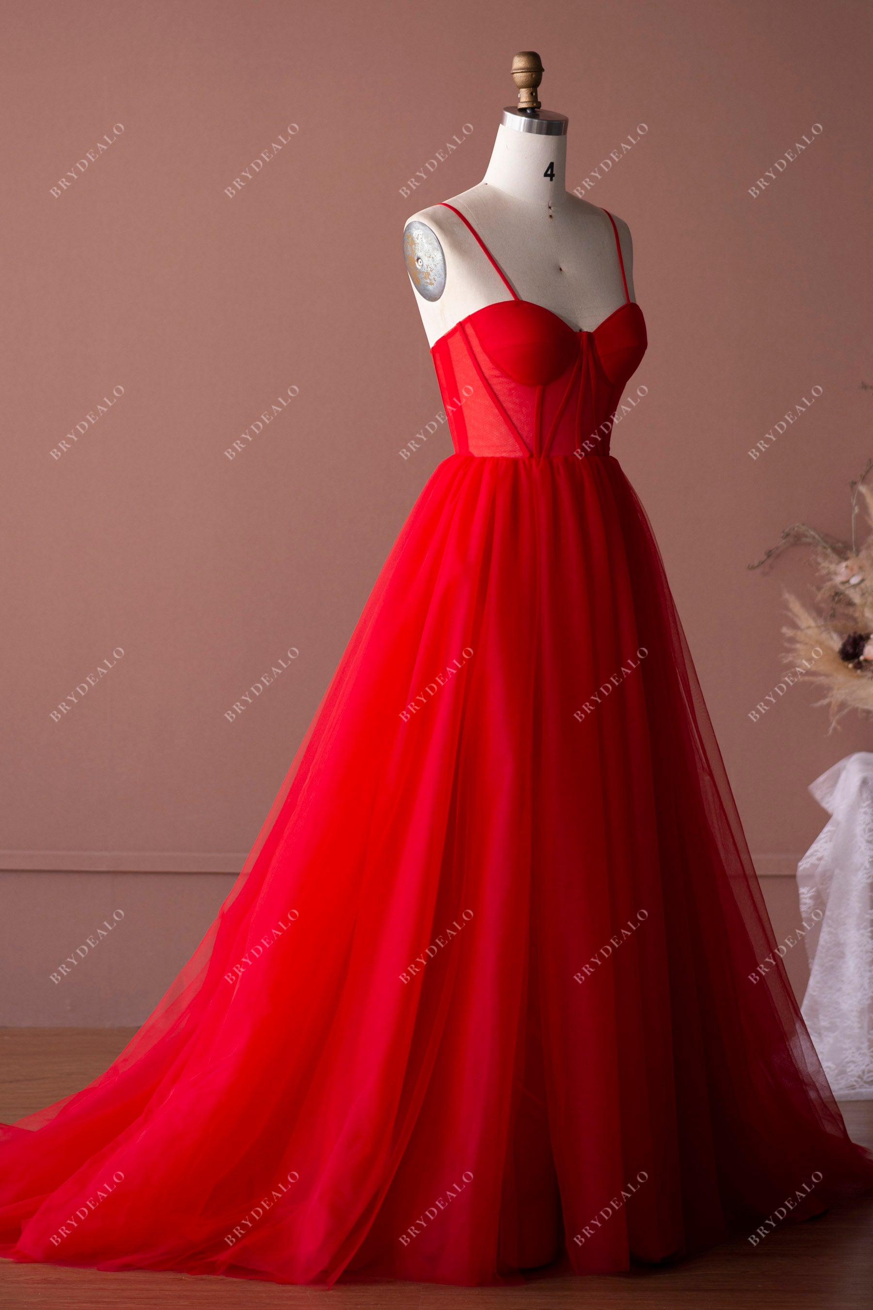 sweetheart neck long train prom gown