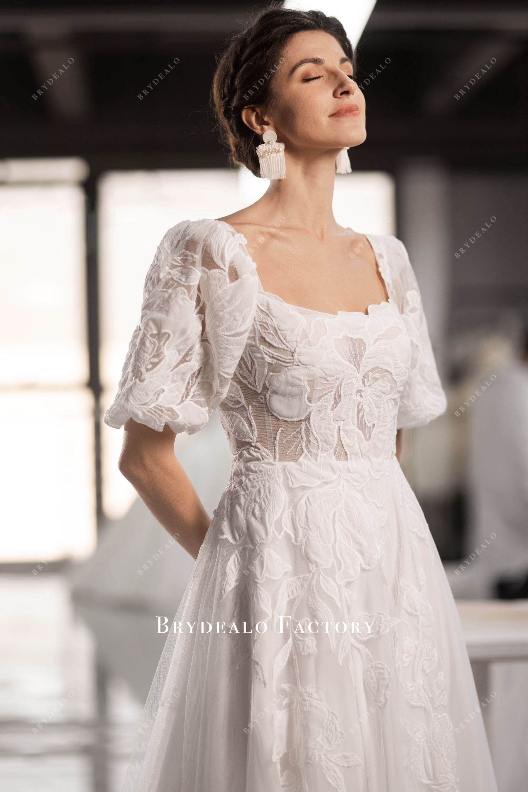 Vintage Large Flower Lace Wedding Dress Vintage Large Flower Lace Wedding Dress