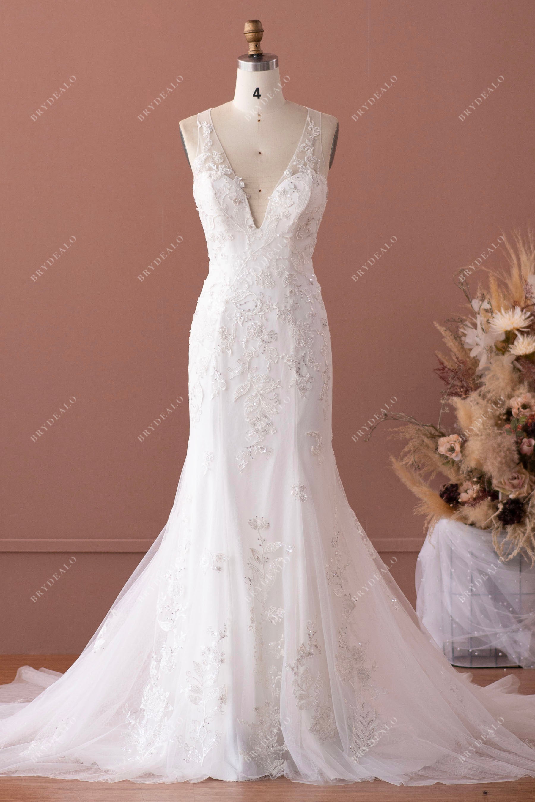 v-neck lace appliqued trumpet wedding dress