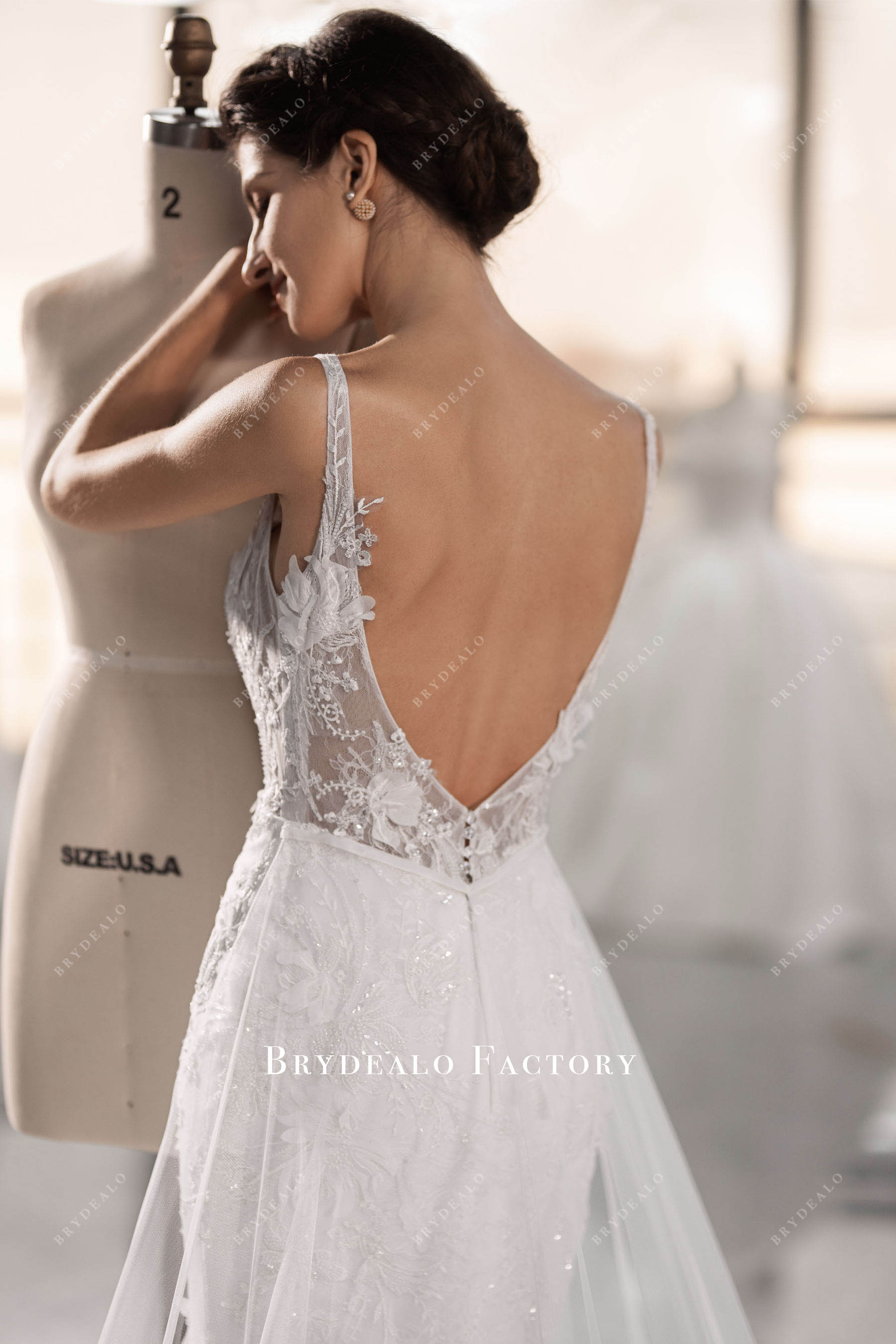 sleeveless straps V-cut back trumpet wedding gown