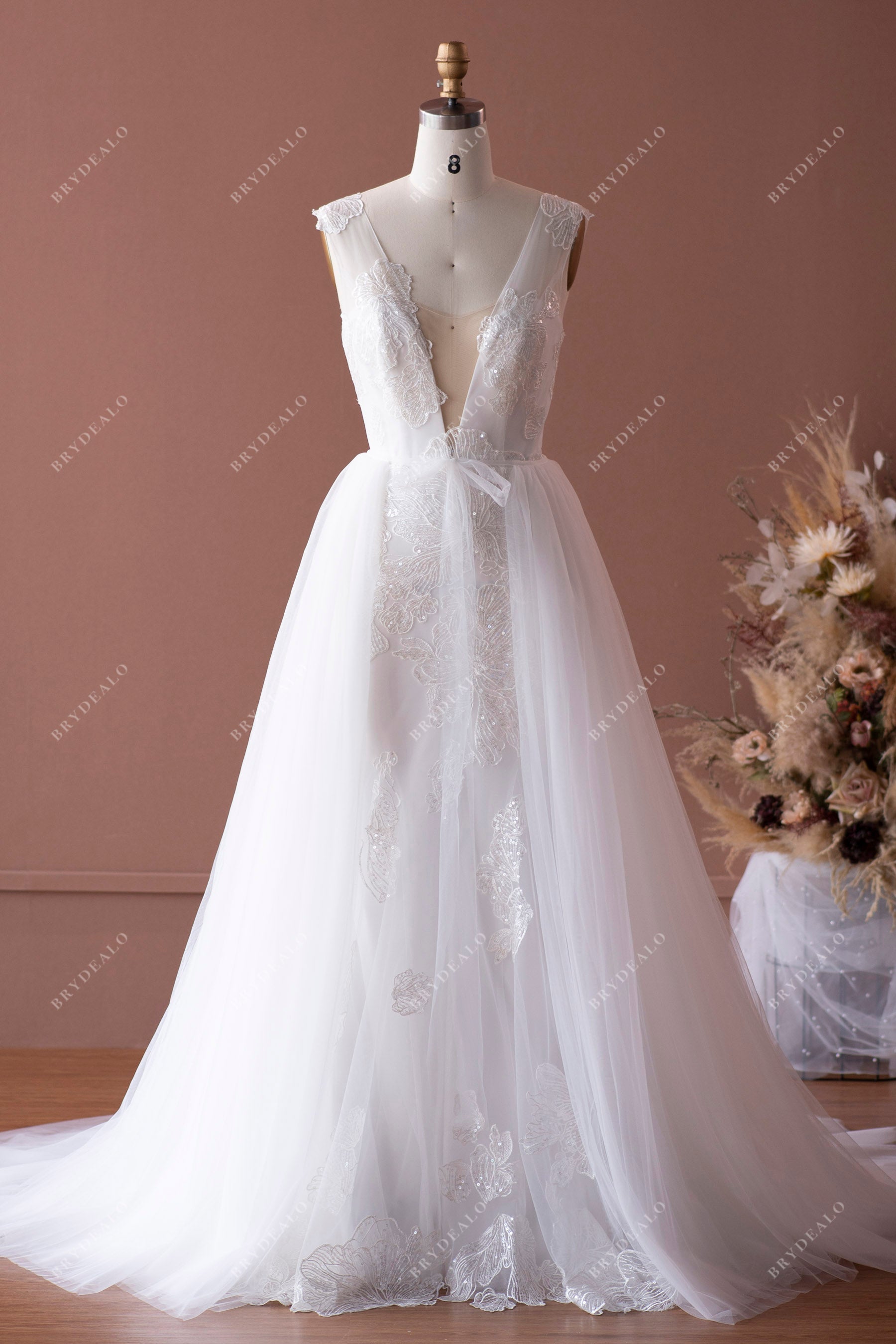 Sexy Plunging Neck Modern Lace Tulle Overskirt Bridal Gown