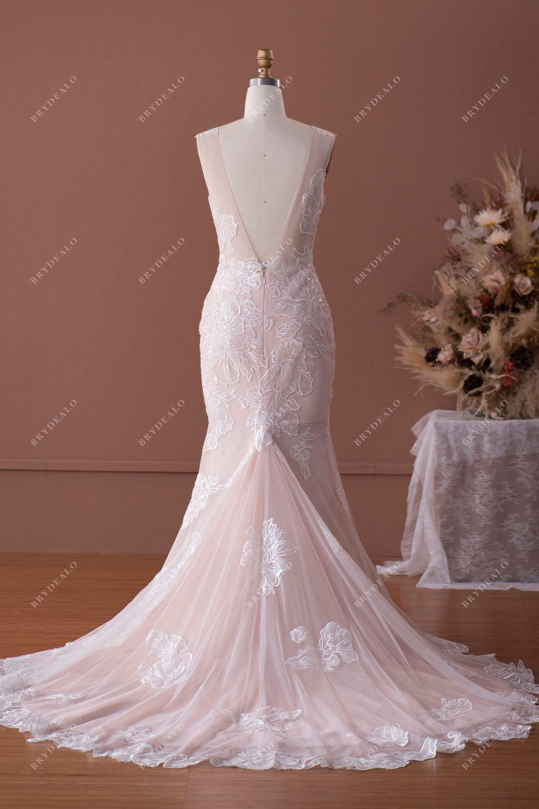 Chic open V-neck lace mermaid bridal dress