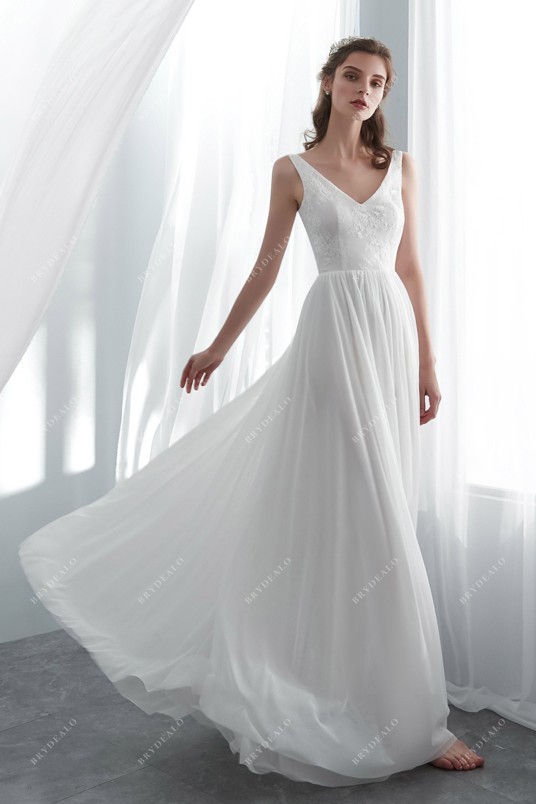 Simple Lace V-neck Floor Length Tulle Wedding Dress