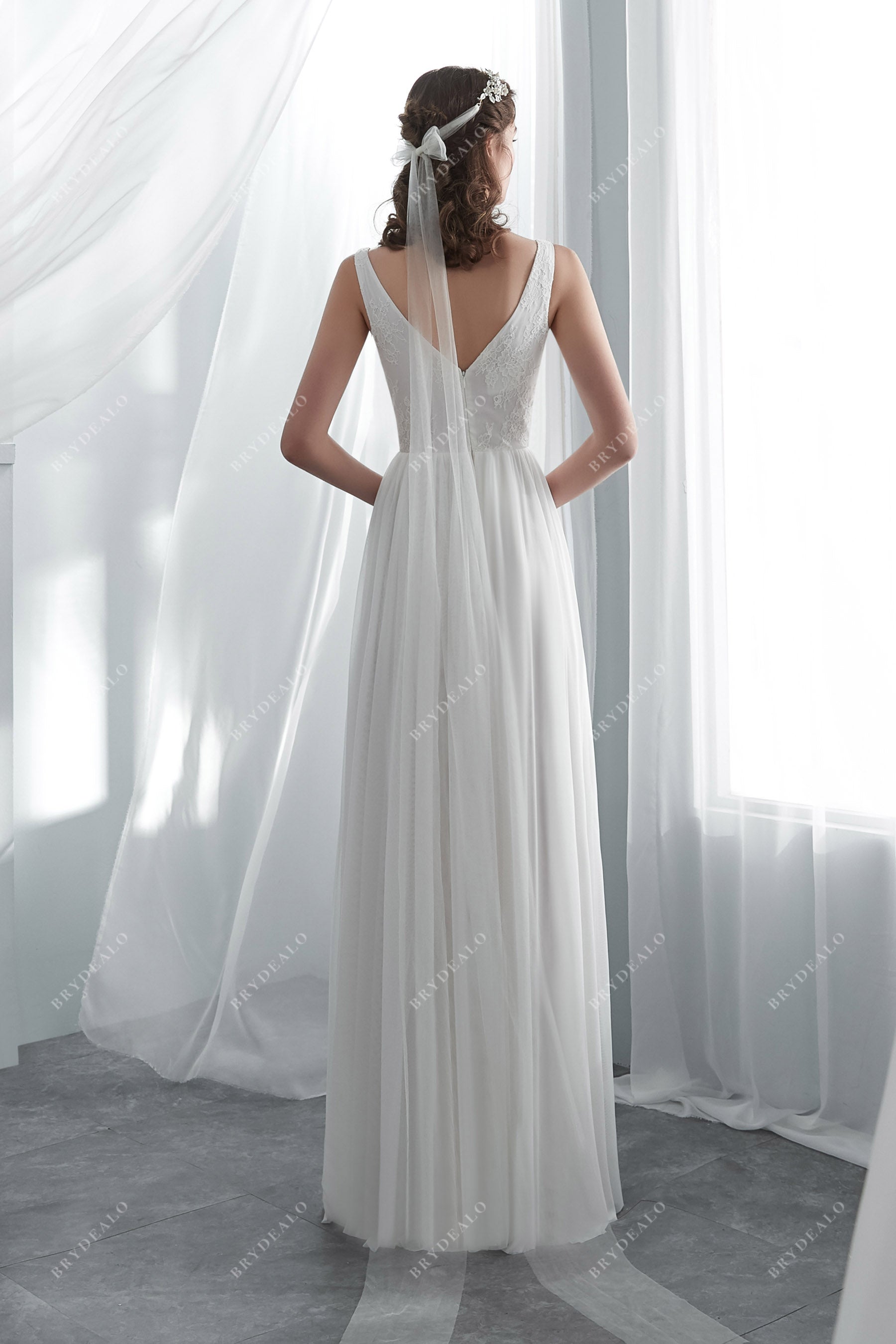 Light Weight Floor Length Open Back Beach Wedding Dress