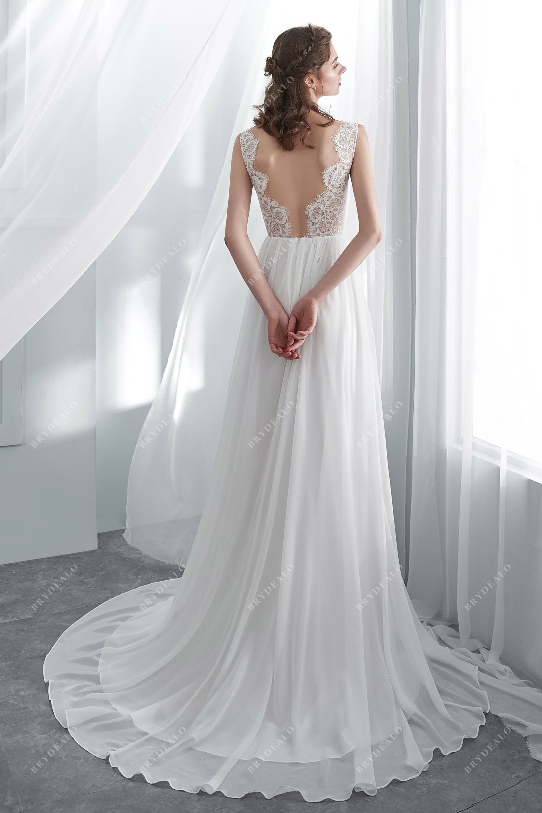 Open back sleeveless court train summer bridal gown