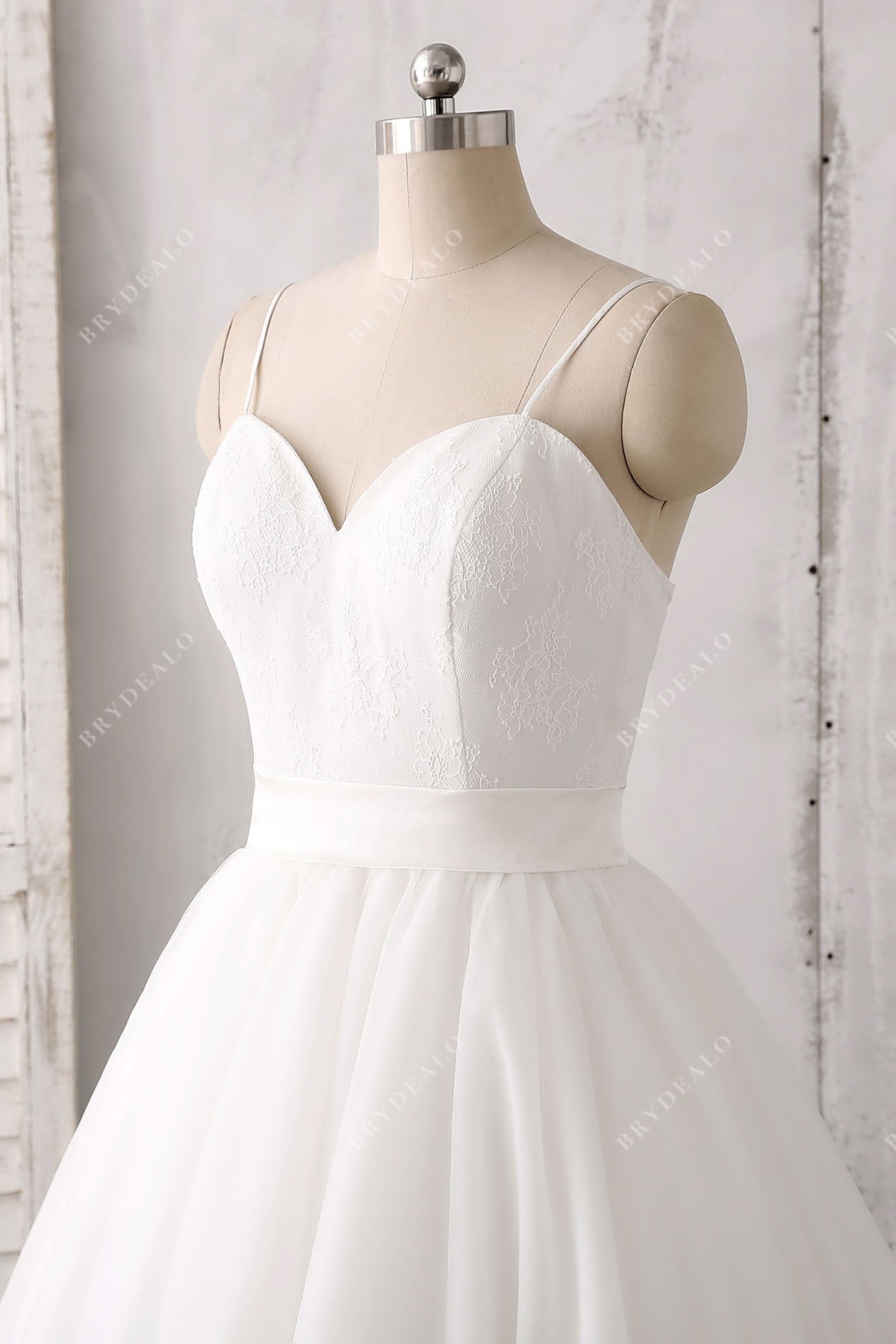 spaghetti straps sleeveless lace church wedding gown