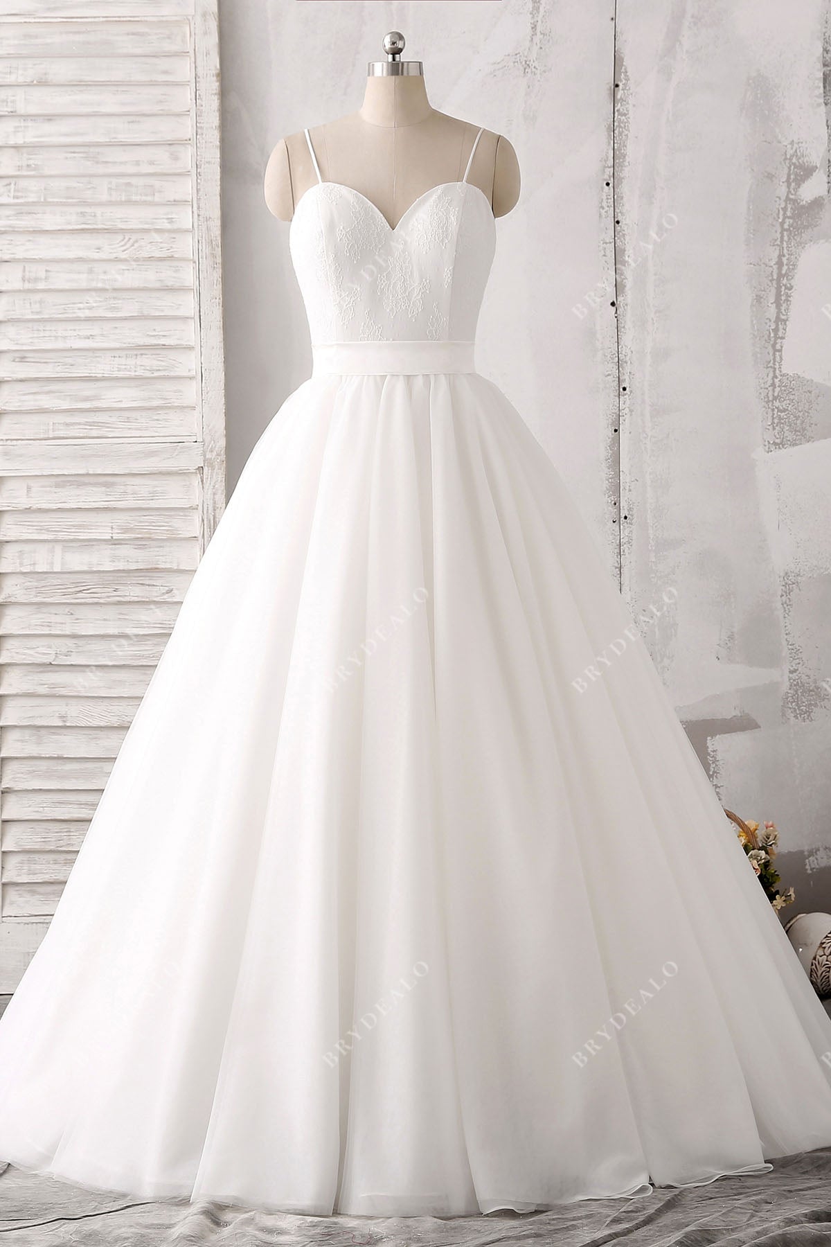 spaghetti straps sweetheart classic wedding dress 