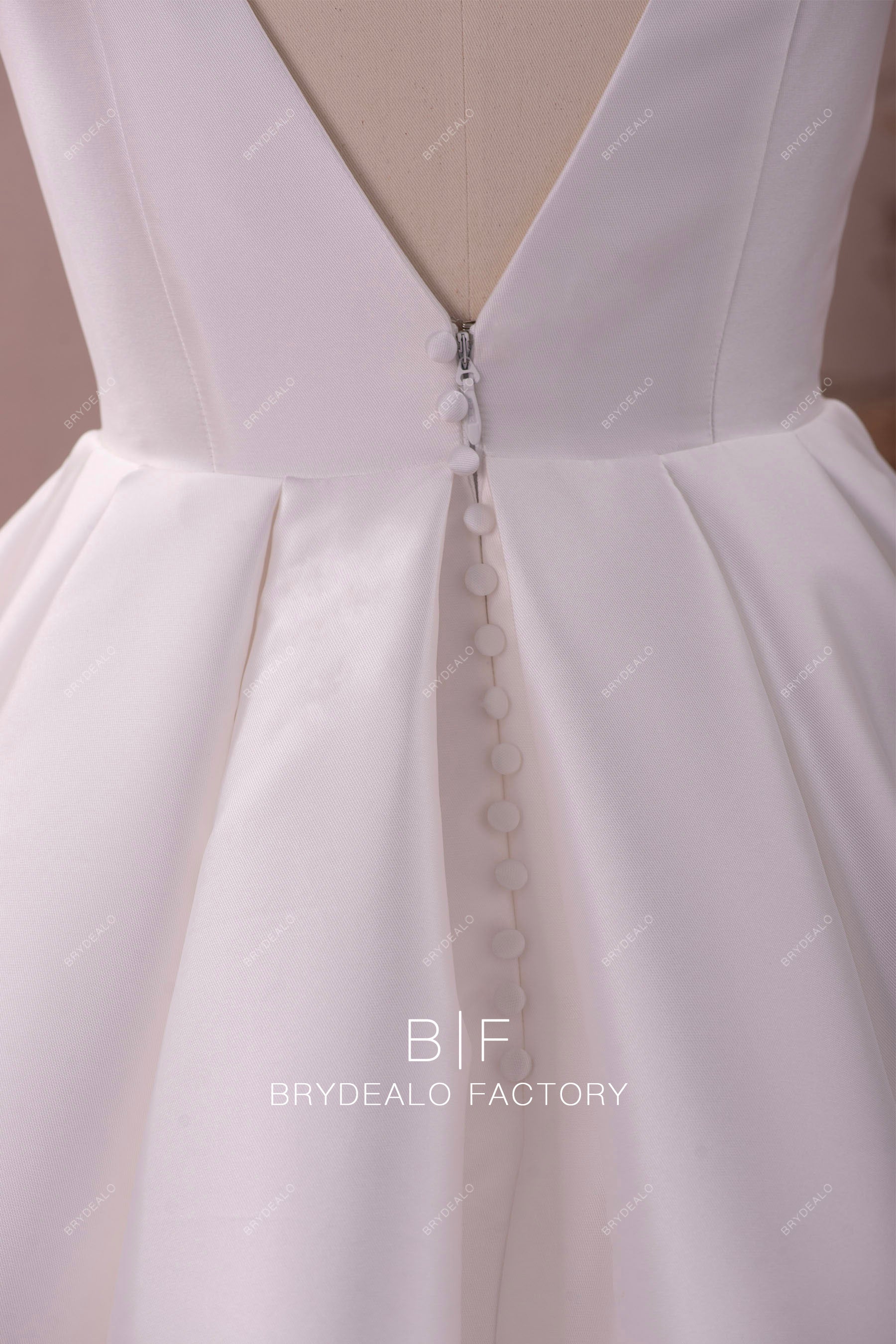 buttoned v-back A-line bridal dress