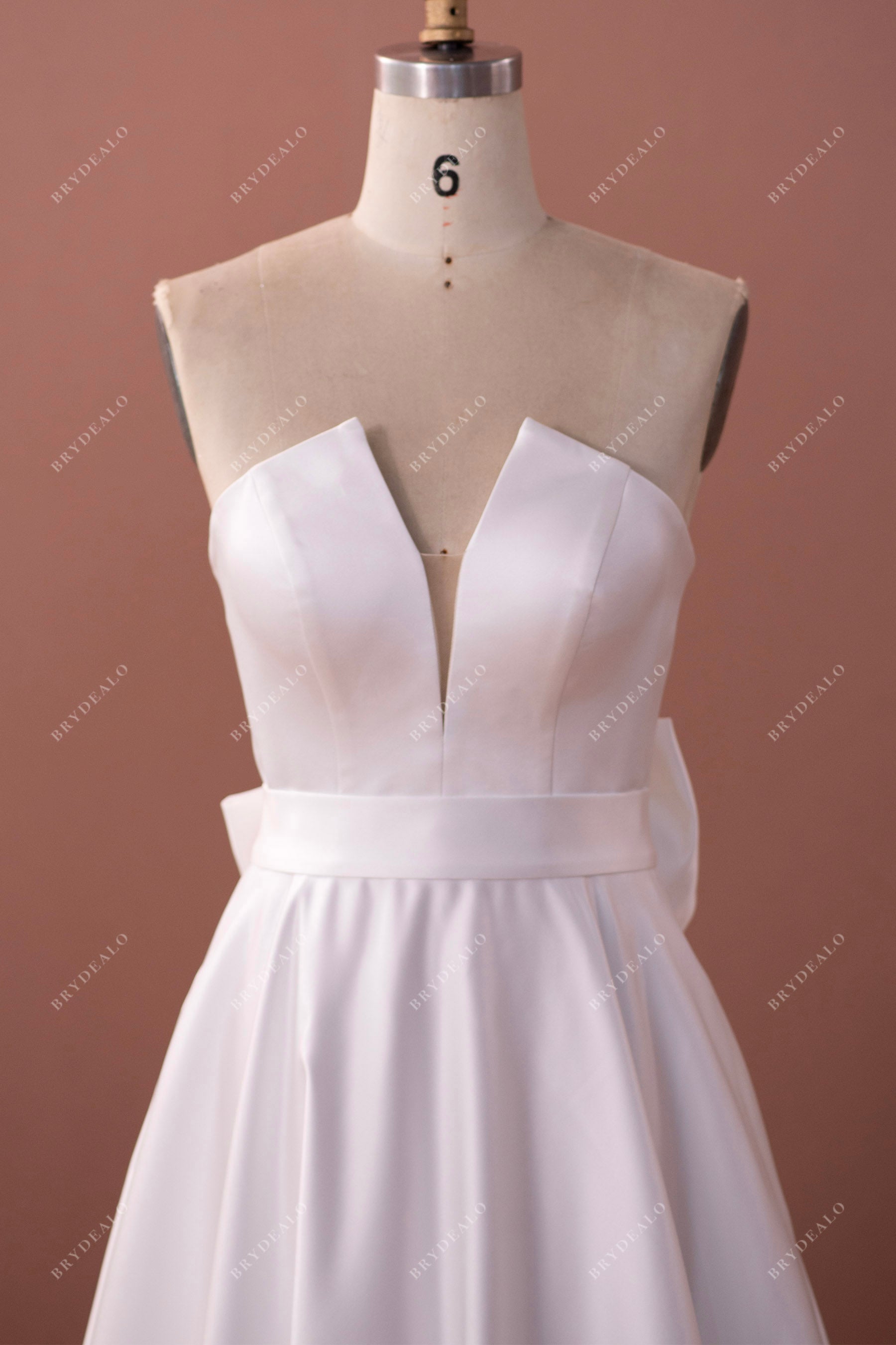 V-cut strapless satin simple wedding dress