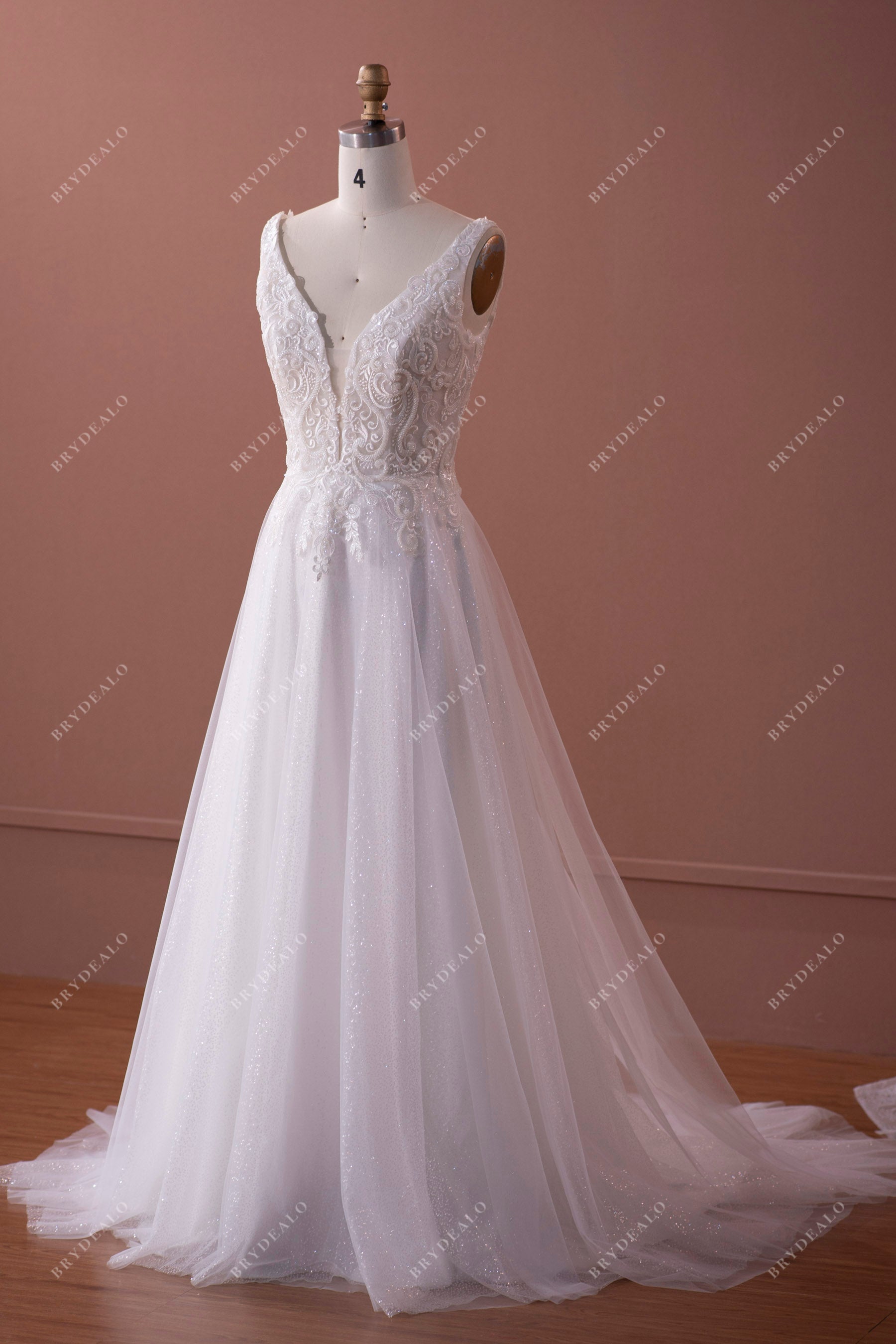 Sleeveless Beaded Lace Fall Wedding Dress