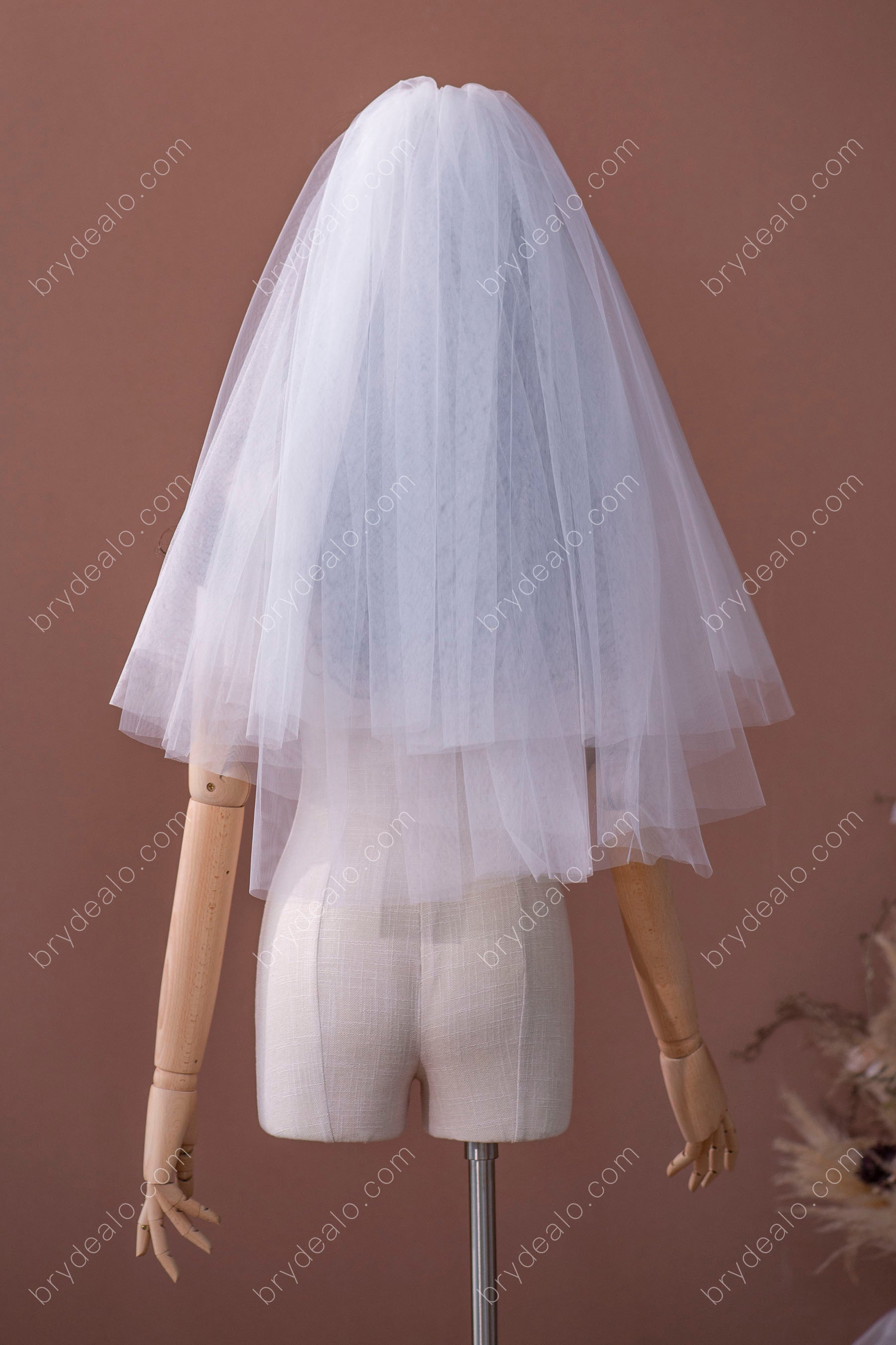 Fingertip Length Chic Tulle Bridal Veil