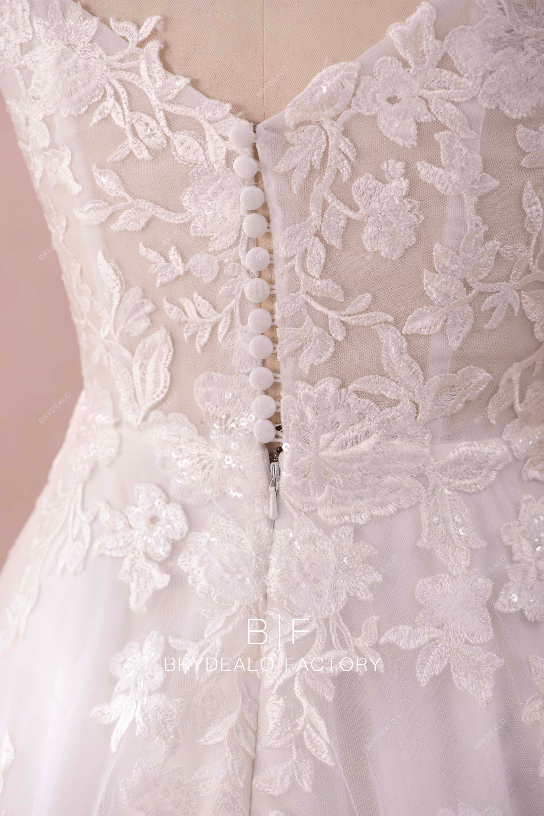 buttoned V-back lace tull bridal dress