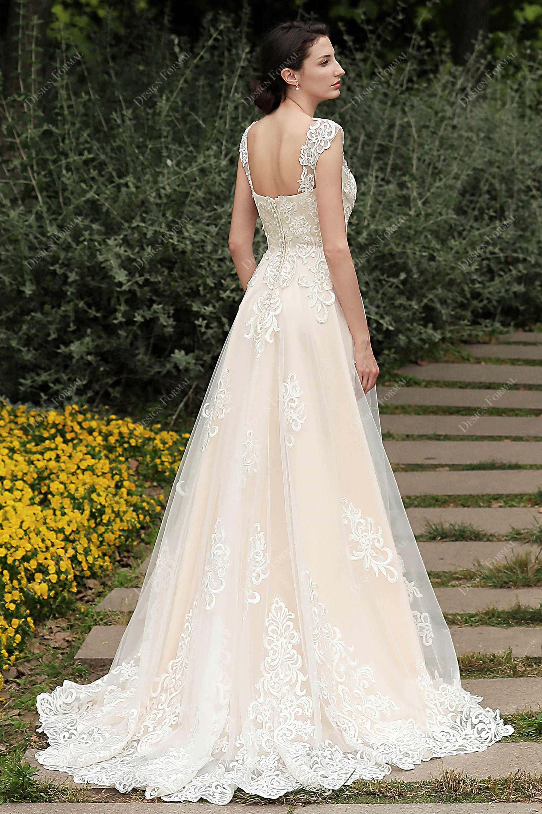 Elegant Court Train Lace Tulle Wedding Dress