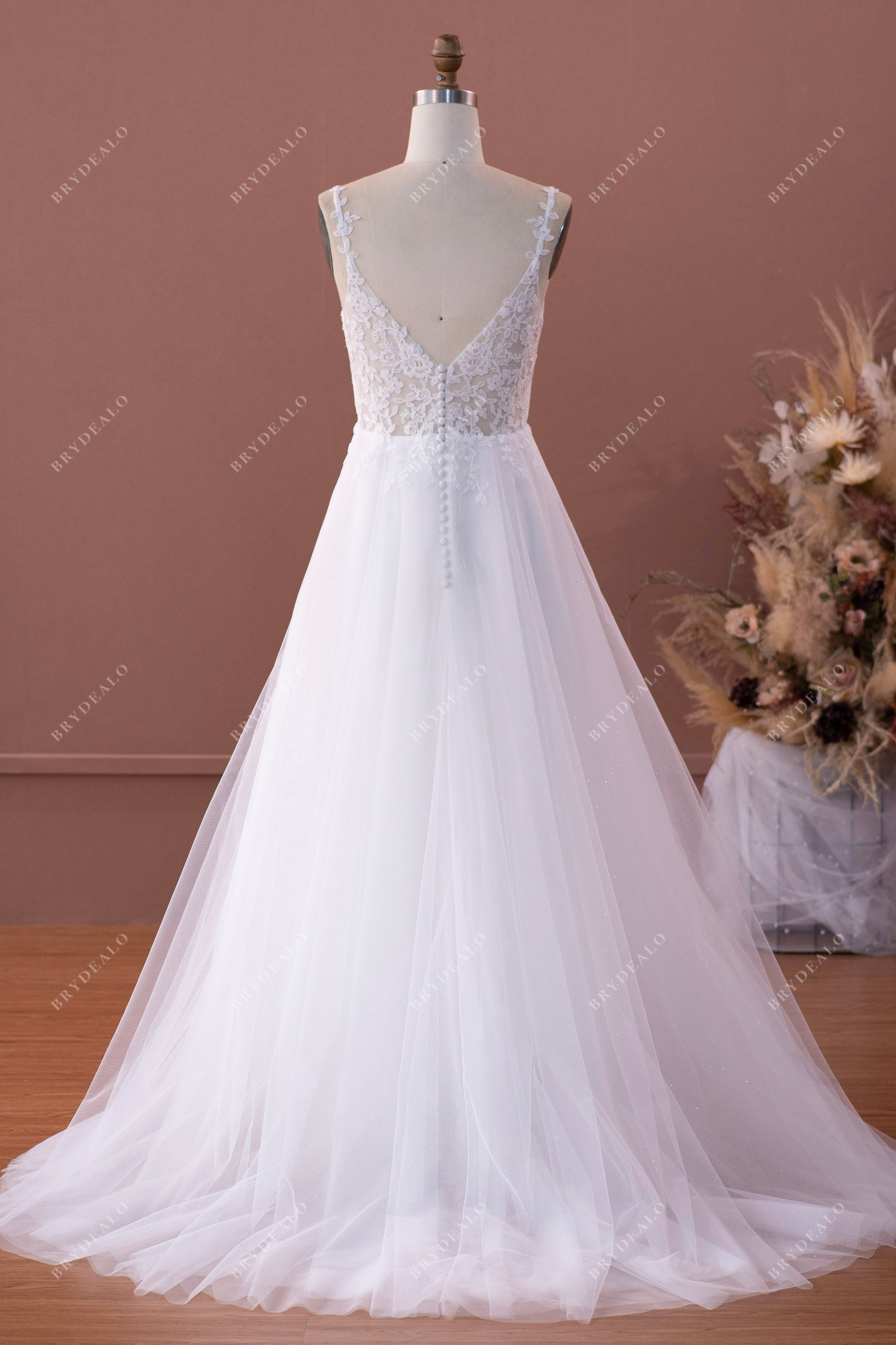 sexy V-back lace A-line bridal dress