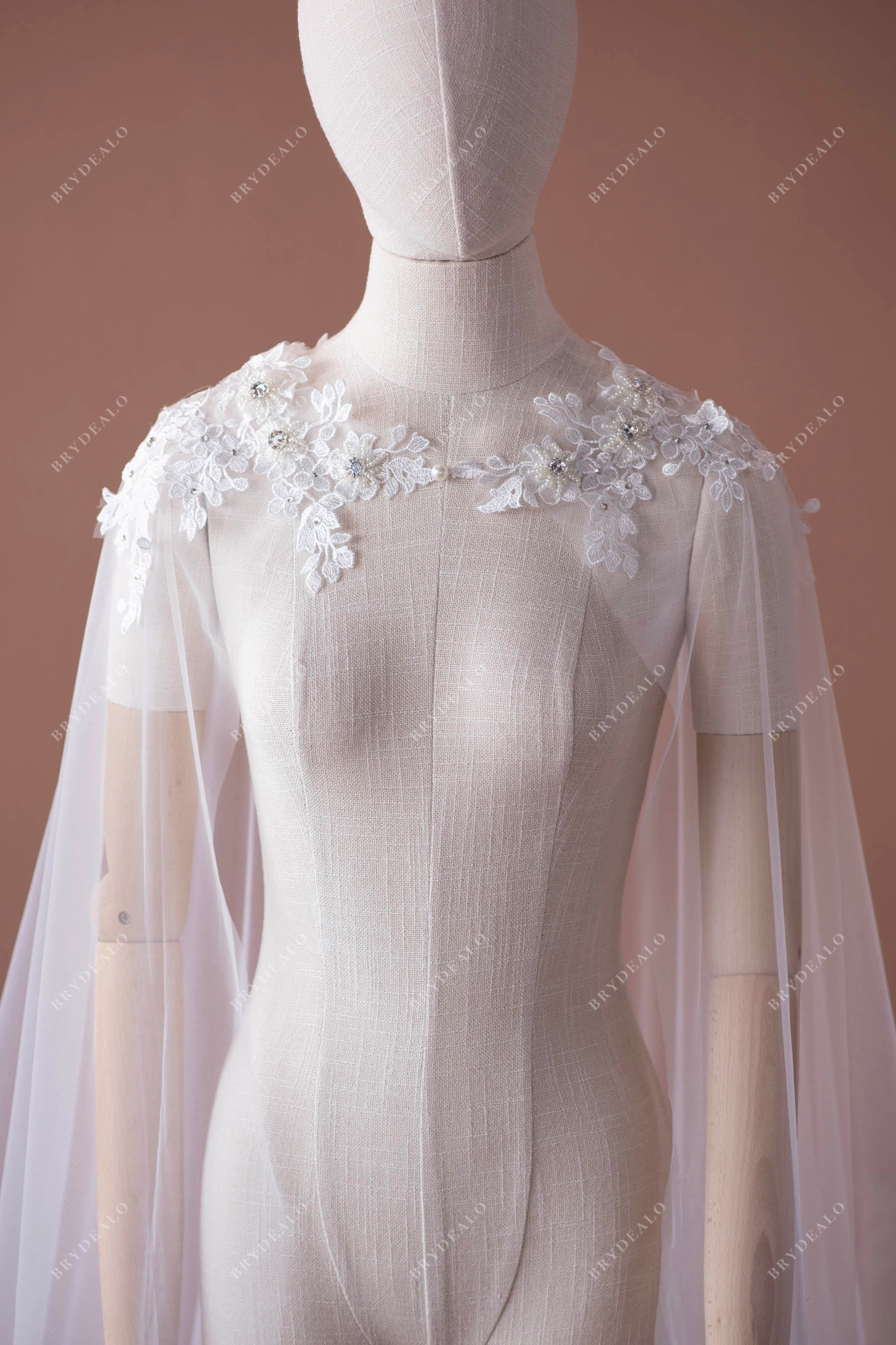 Amazing flower tulle pearl closure bridal cape