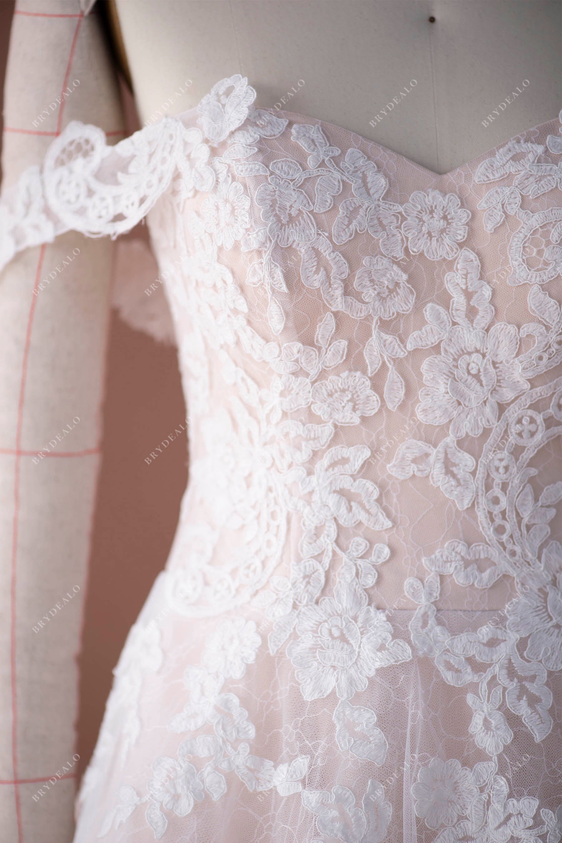 stylish flower lace sweetheart wedding ballgown
