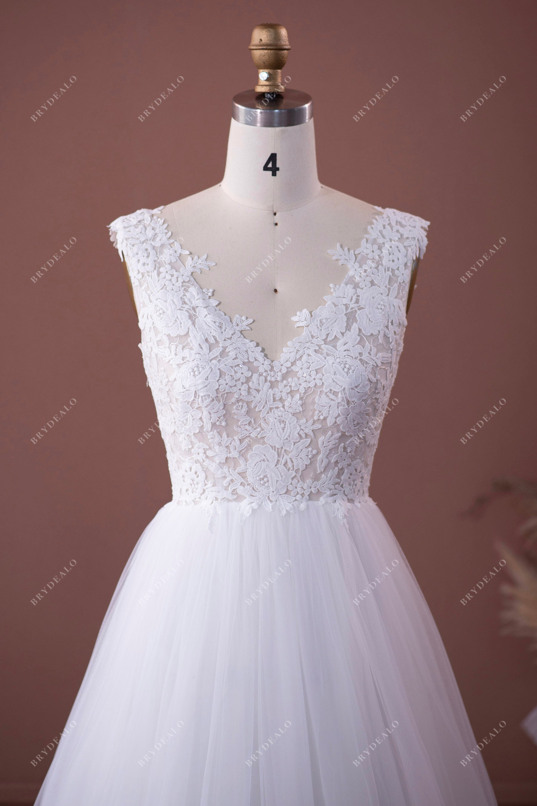 Rustic V-neck Flower Lace Wedding Dress