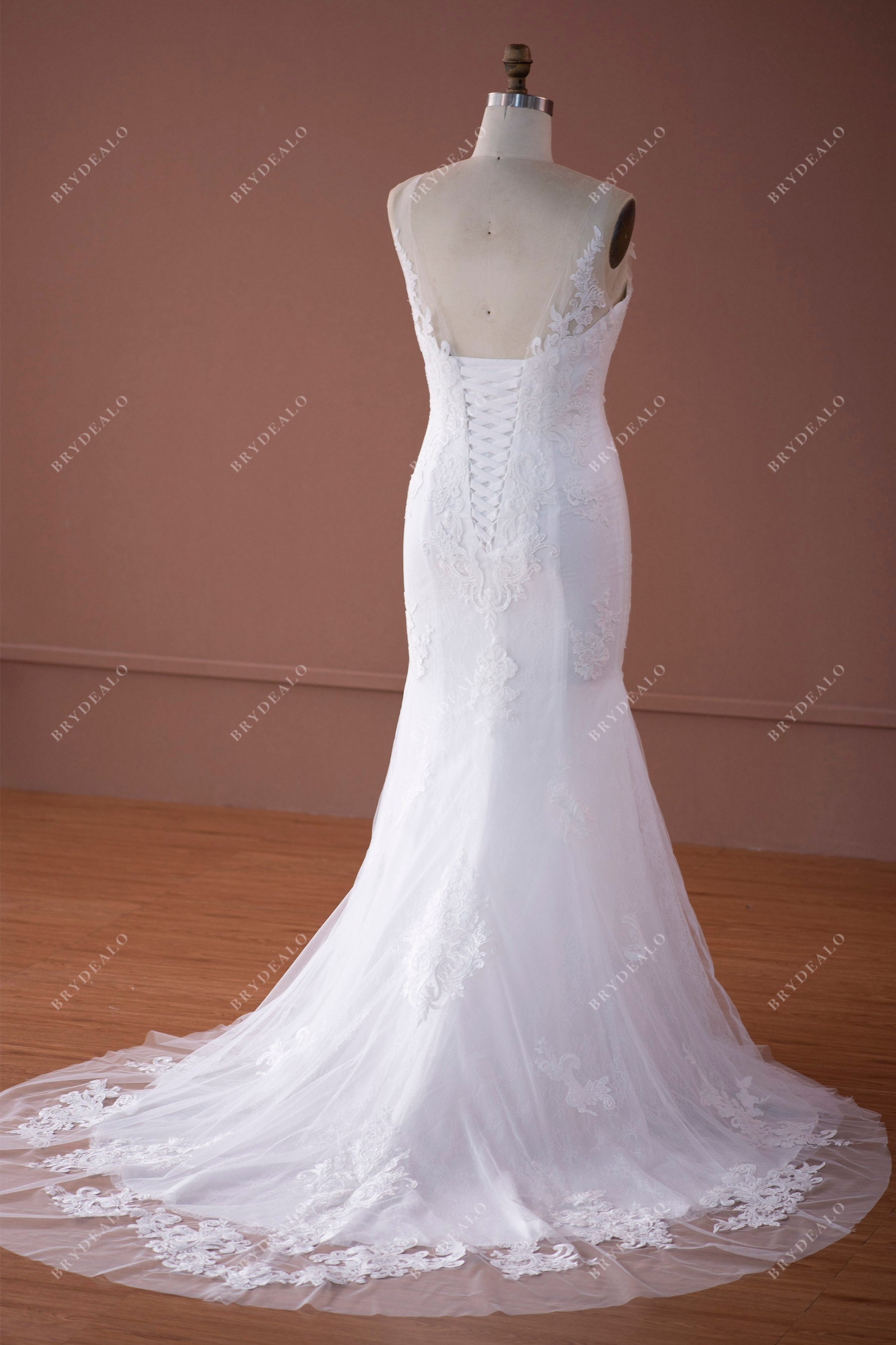 Sleeveless open back mermaid lace bridal dress
