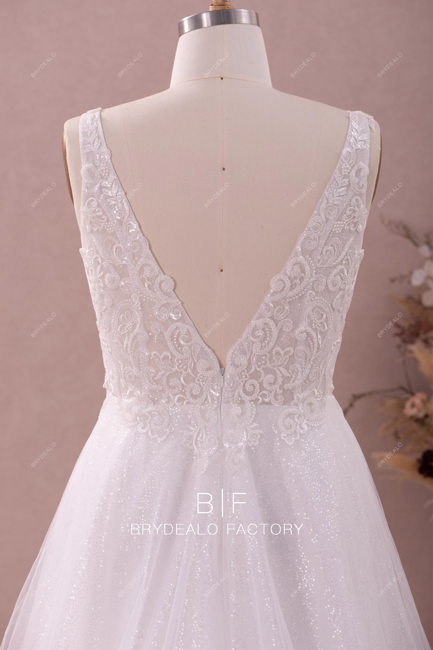 illusion V-back sleeveless wedding dress