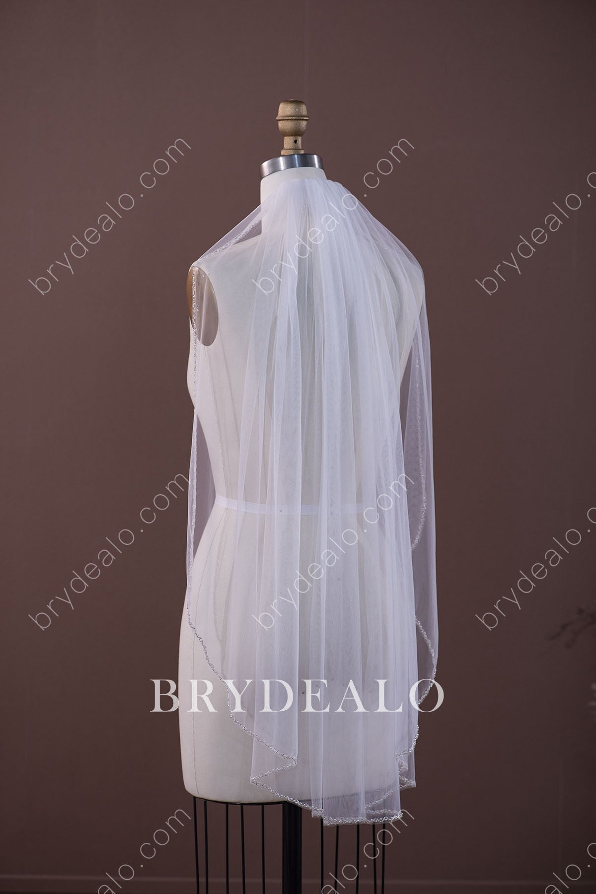 elegant fingertip one-tier wedding veil