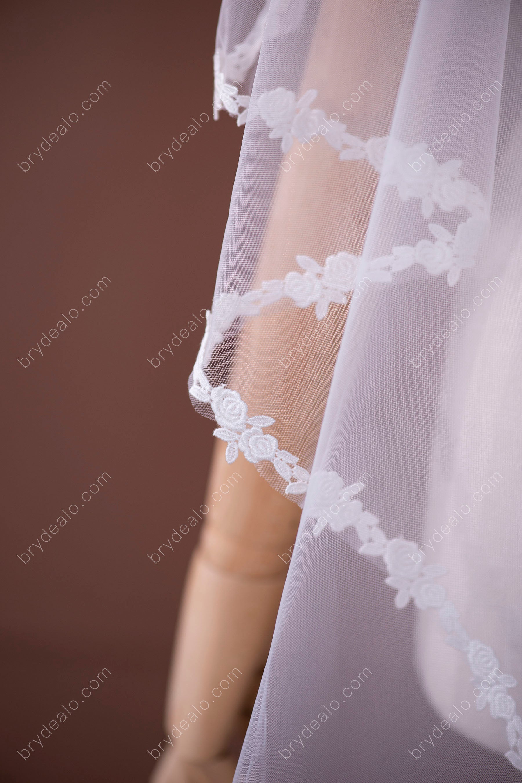exquisite flower lace edge wedding veil 
