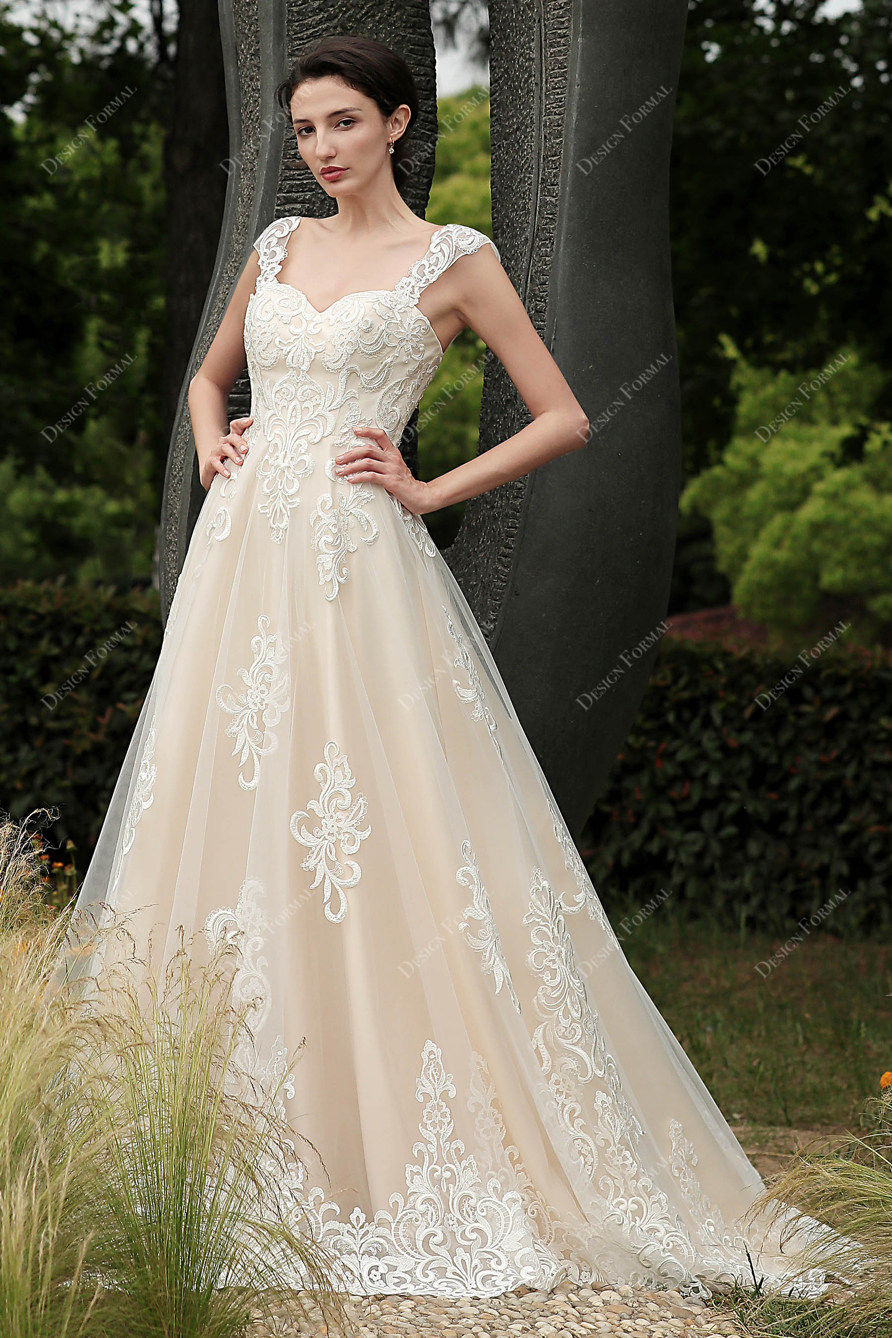 Light Ivory Lace Strap Sweetheart Neck Wedding Dress