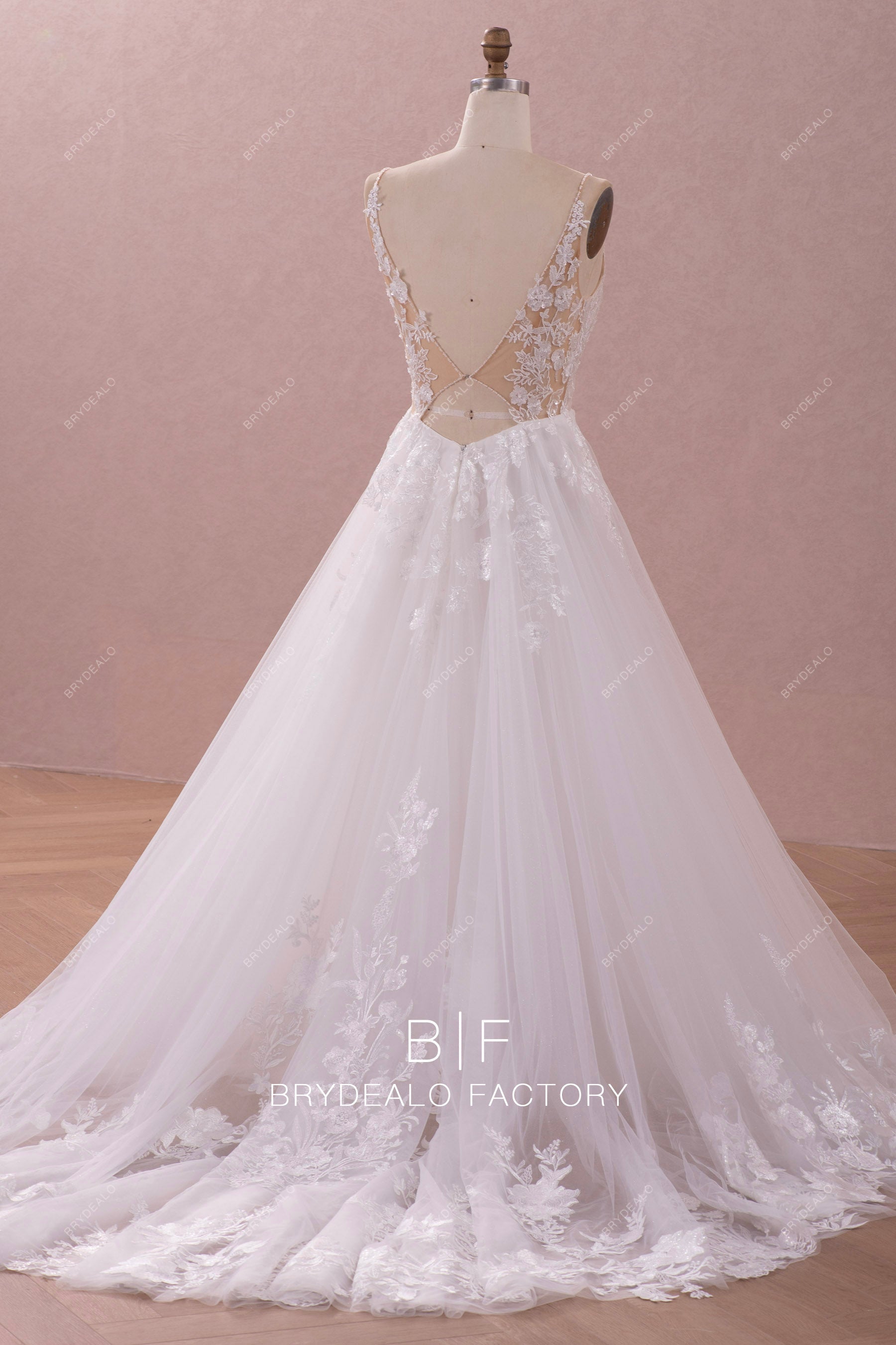 keyhole back gorgeous lace tulle wedding dress