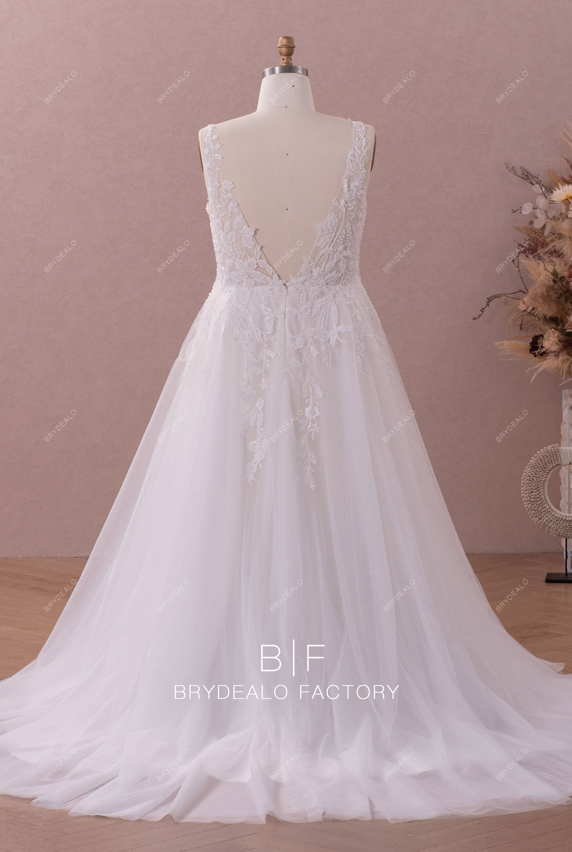 sweep train sheer v-back lace tulle wedding dress